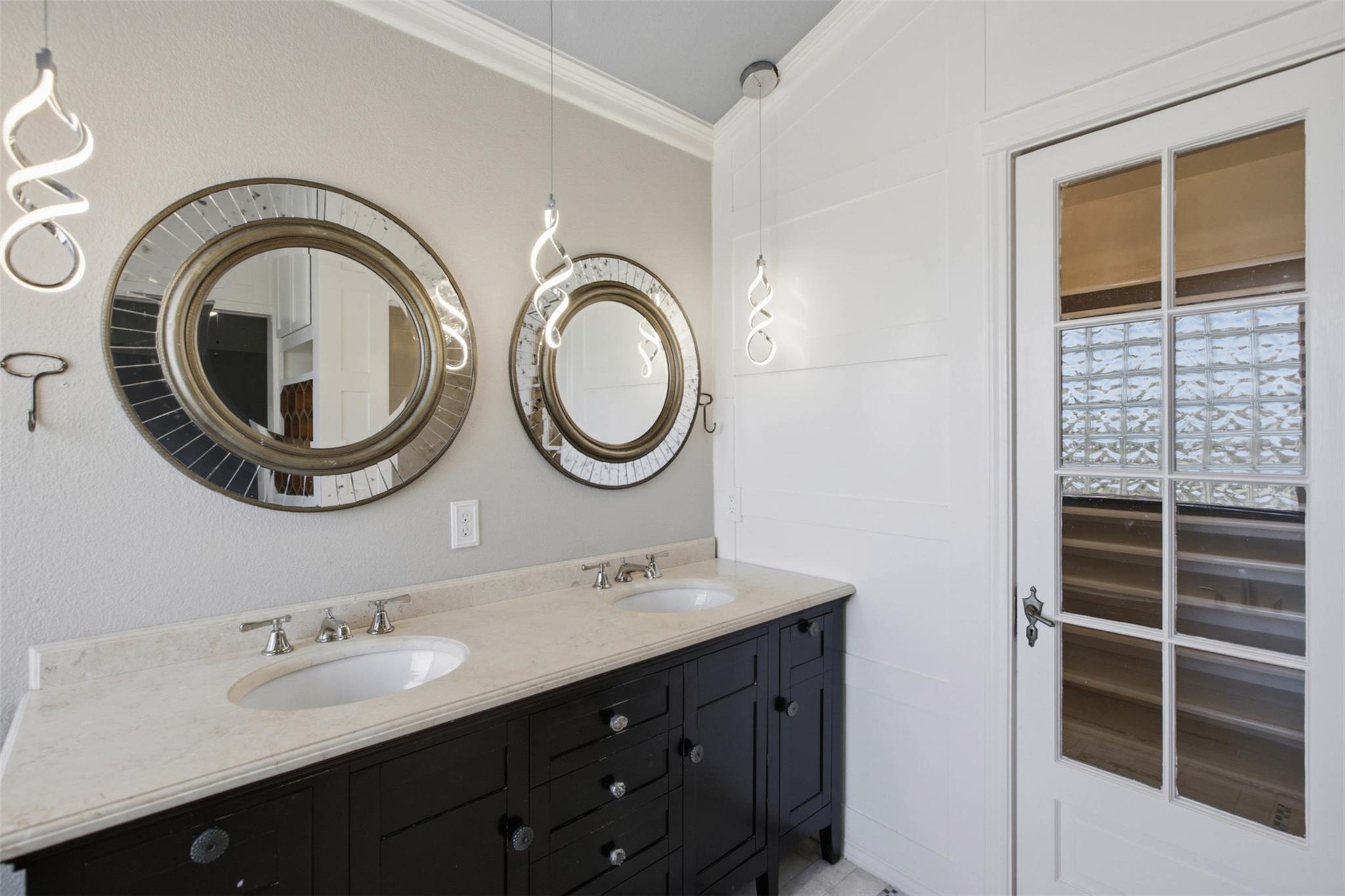 1223 Peyton PL