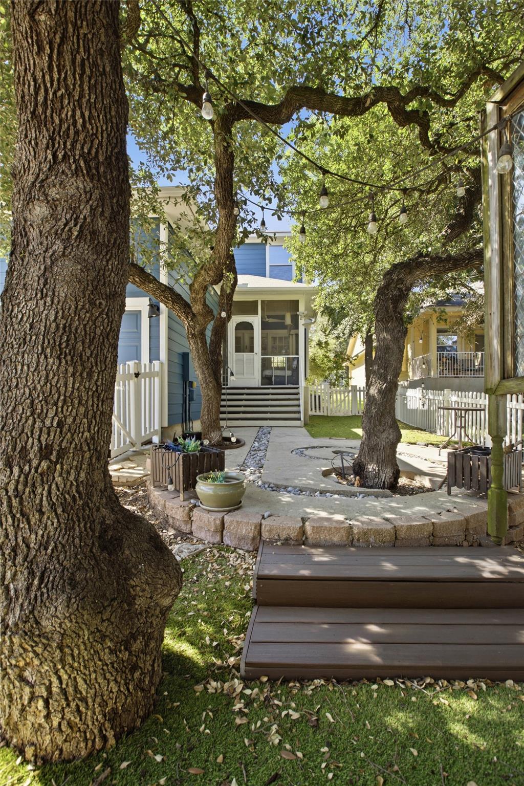 1223 Peyton PL