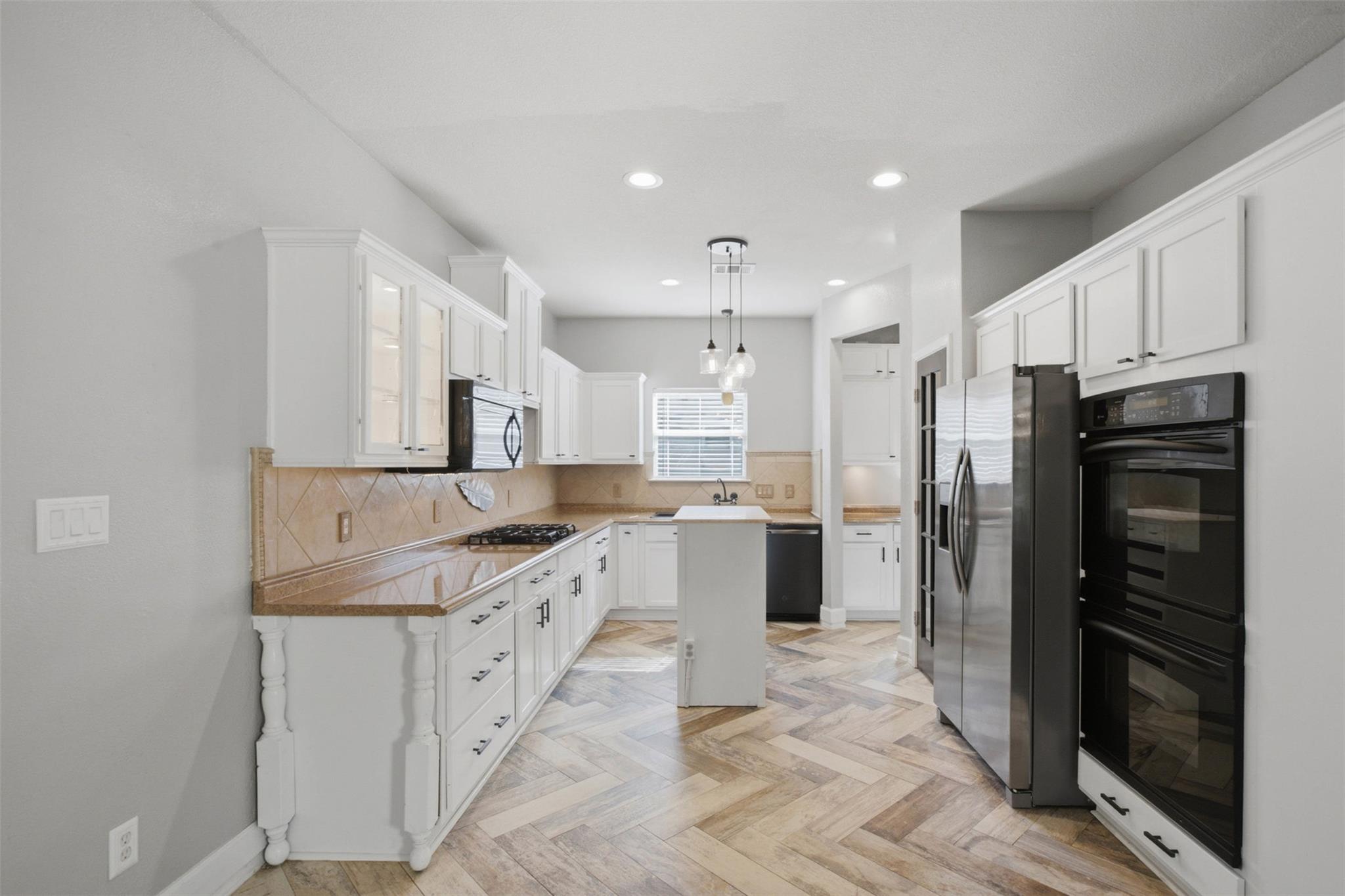 1223 Peyton PL