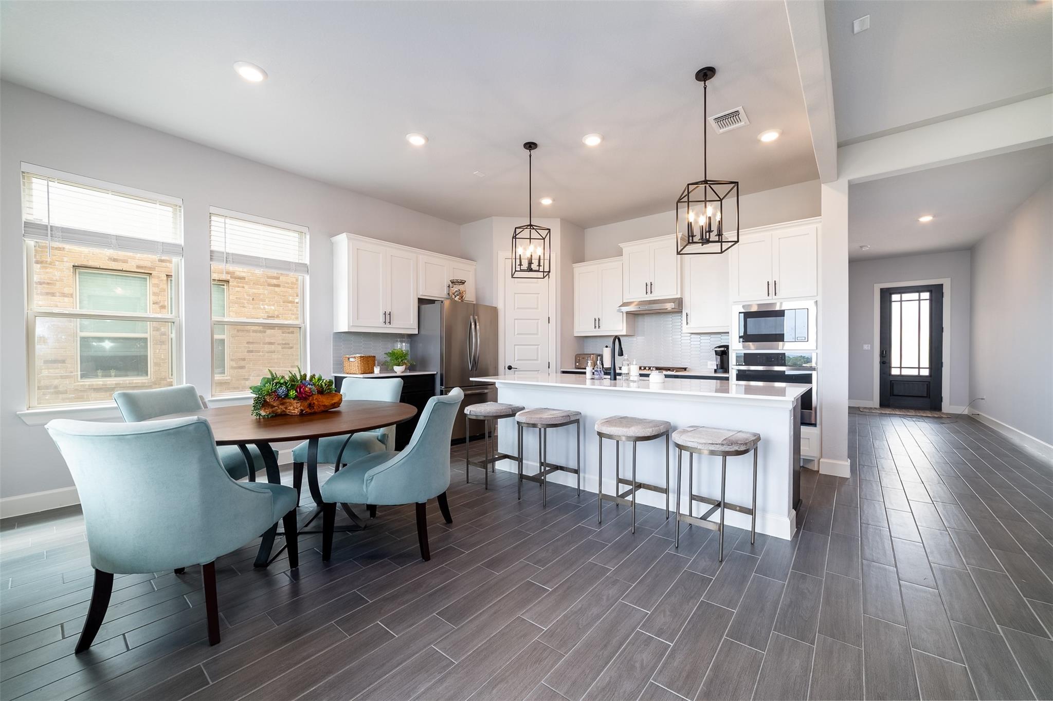 6816 Empresa DR