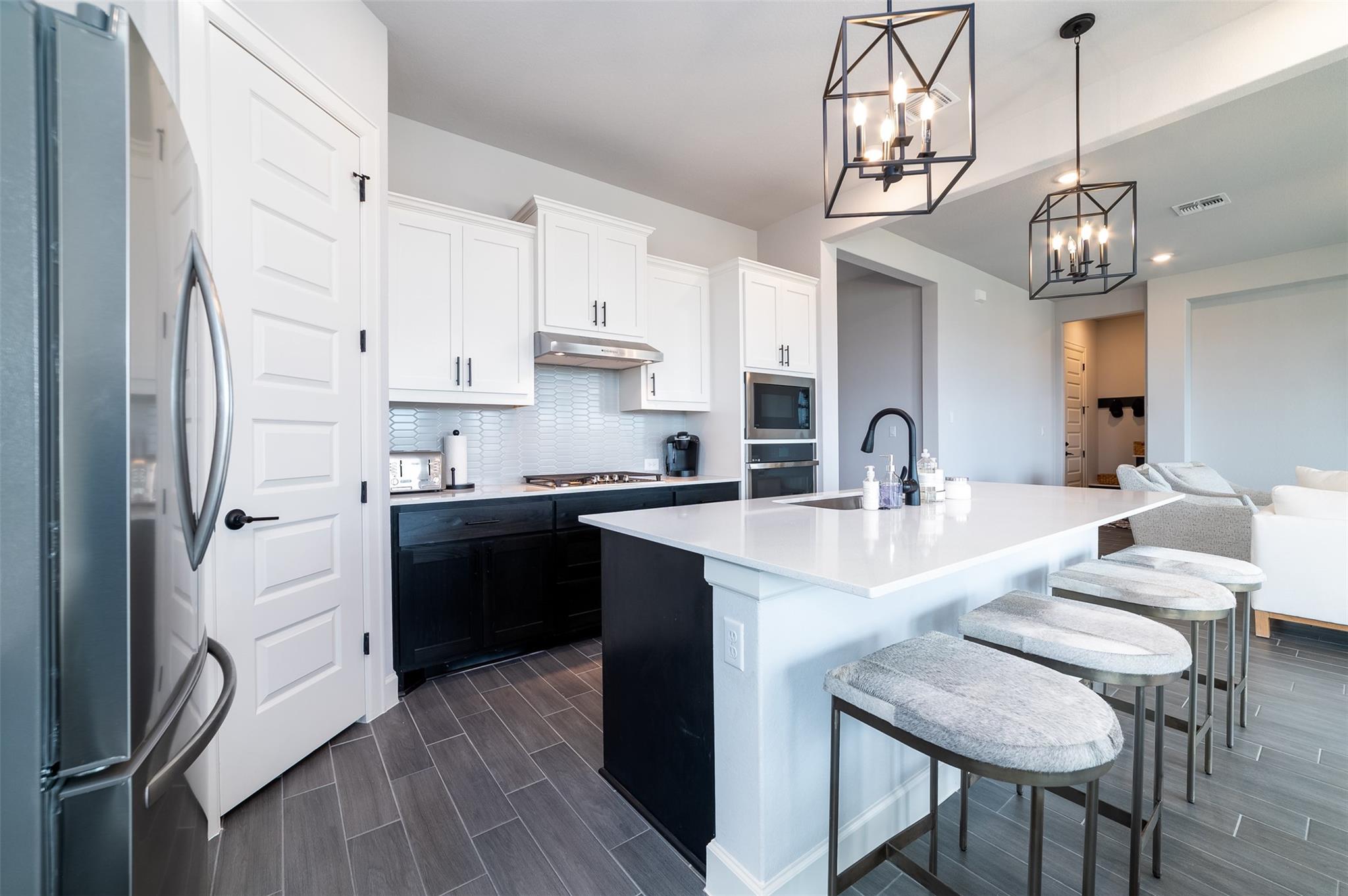 6816 Empresa DR