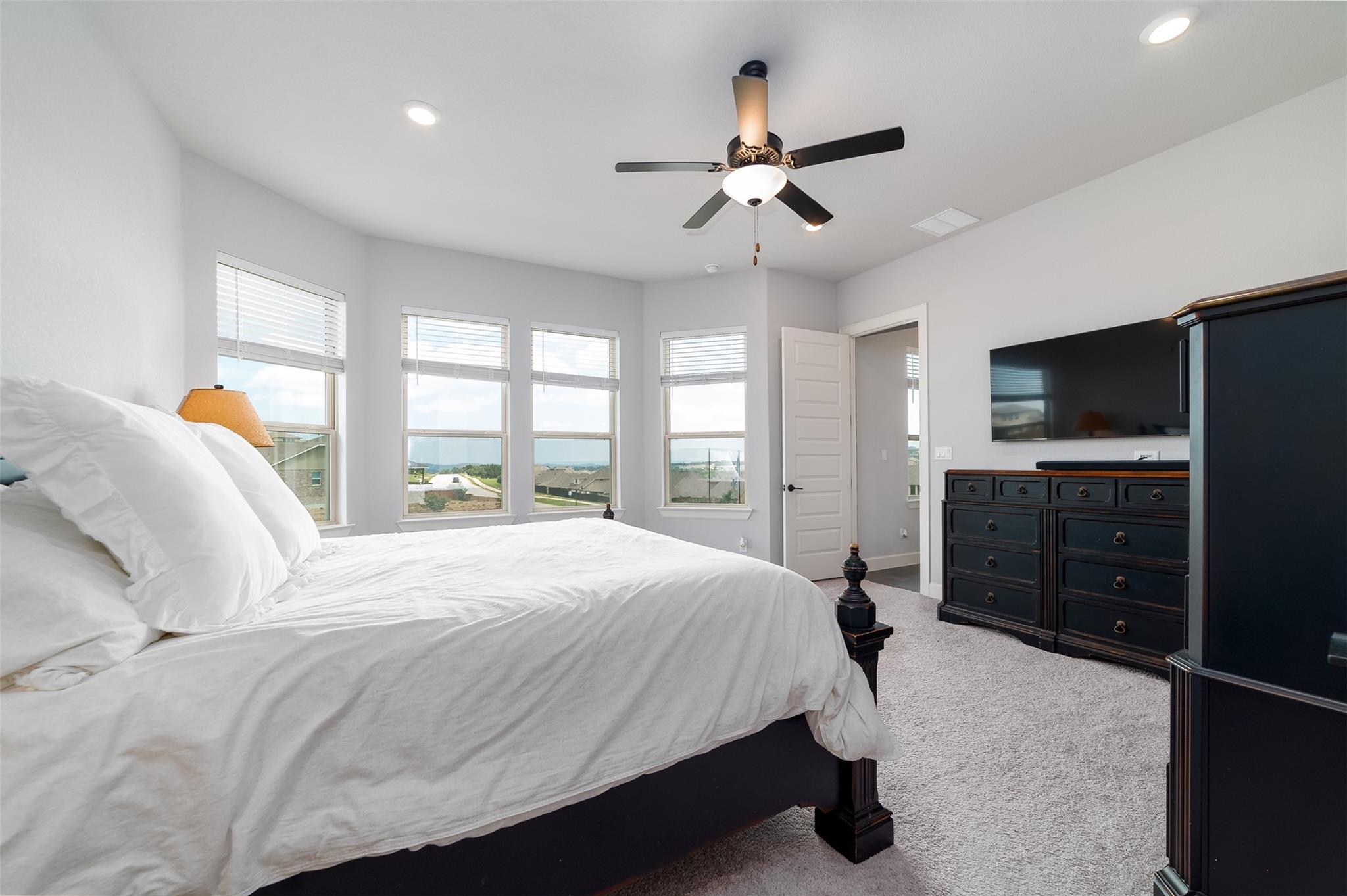 6816 Empresa DR