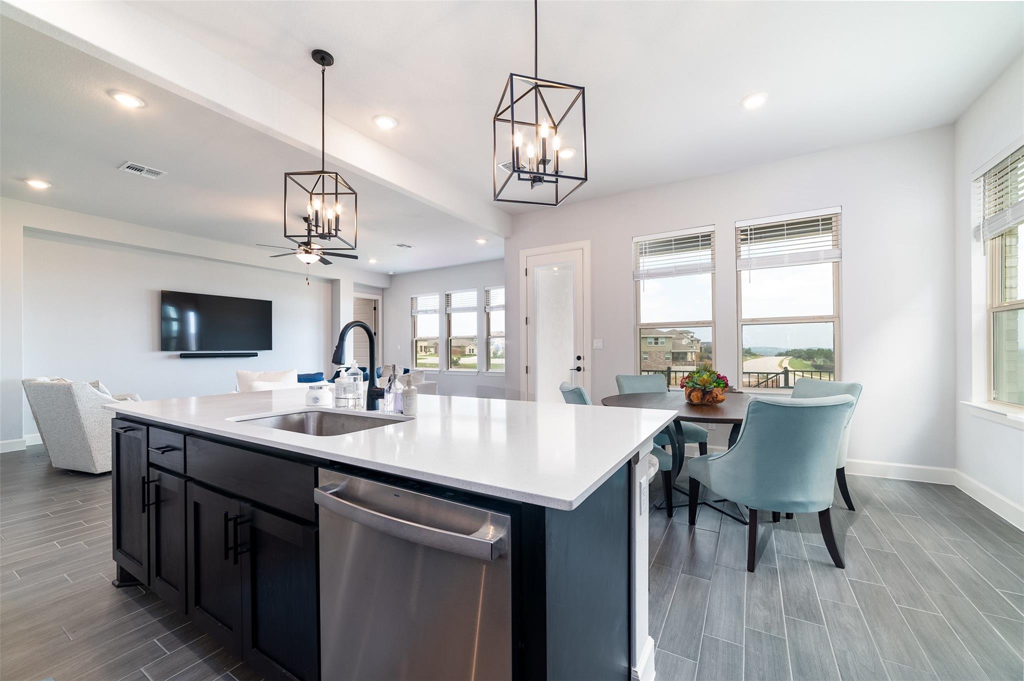 6816 Empresa DR