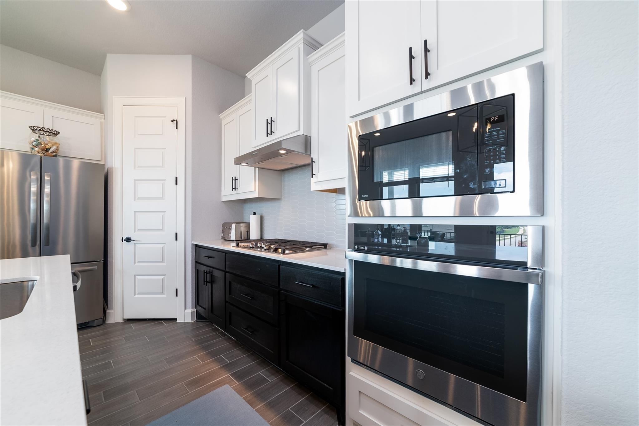 6816 Empresa DR