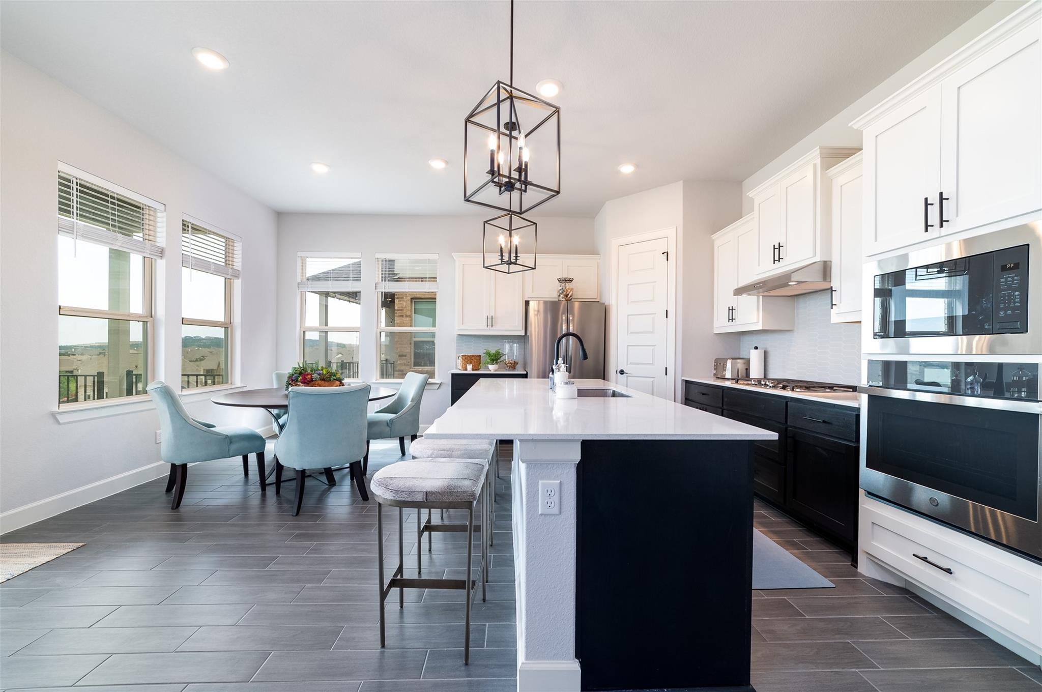 6816 Empresa DR