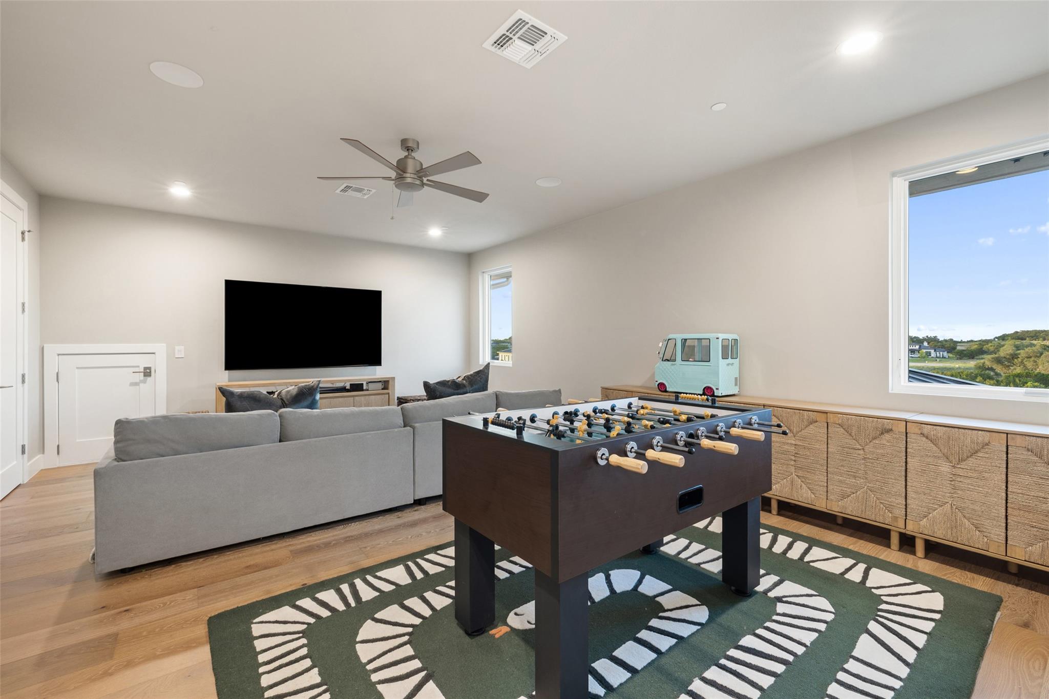 6404 Madrone Tree LN