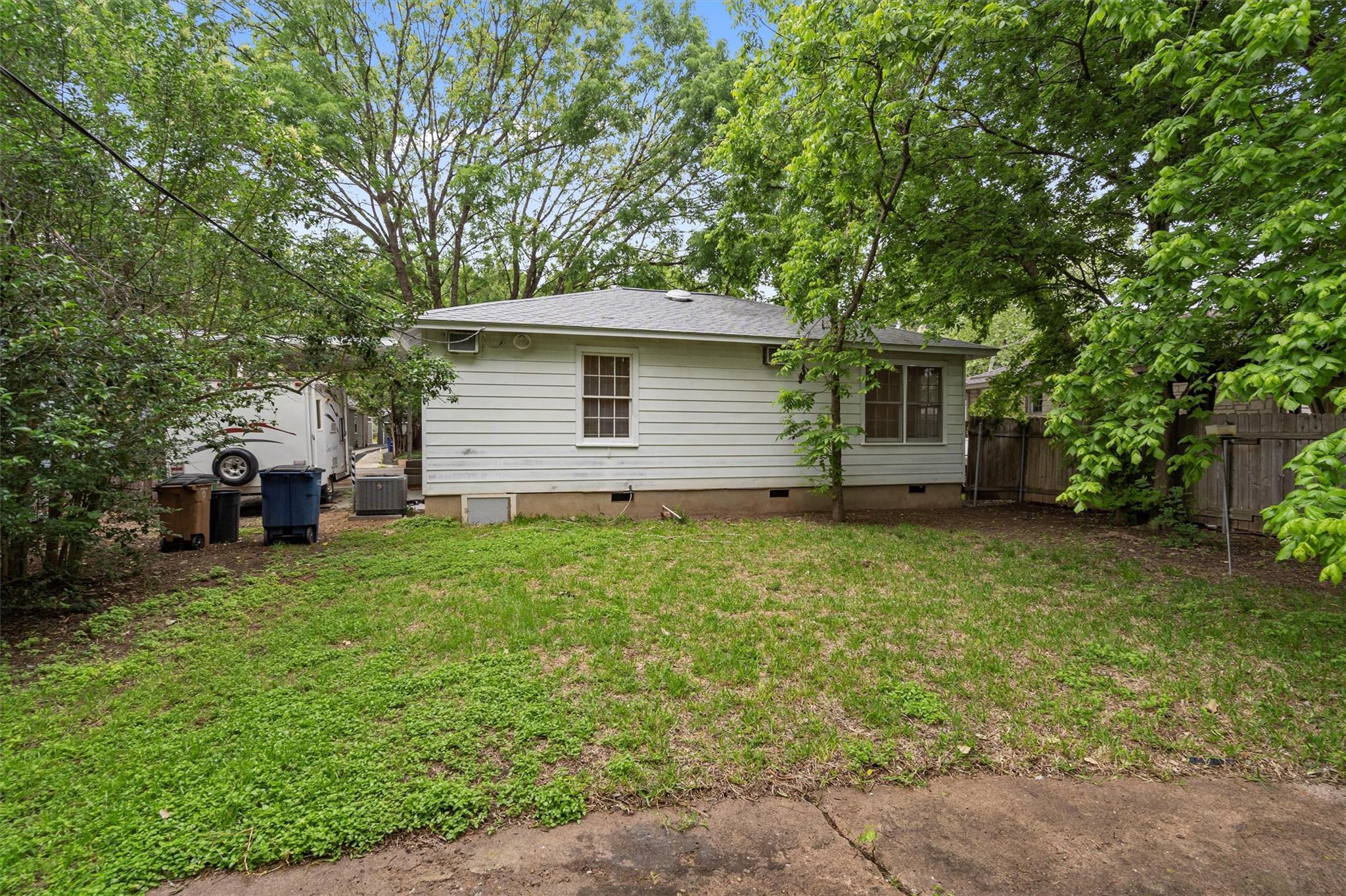 1511 Alguno RD, Austin