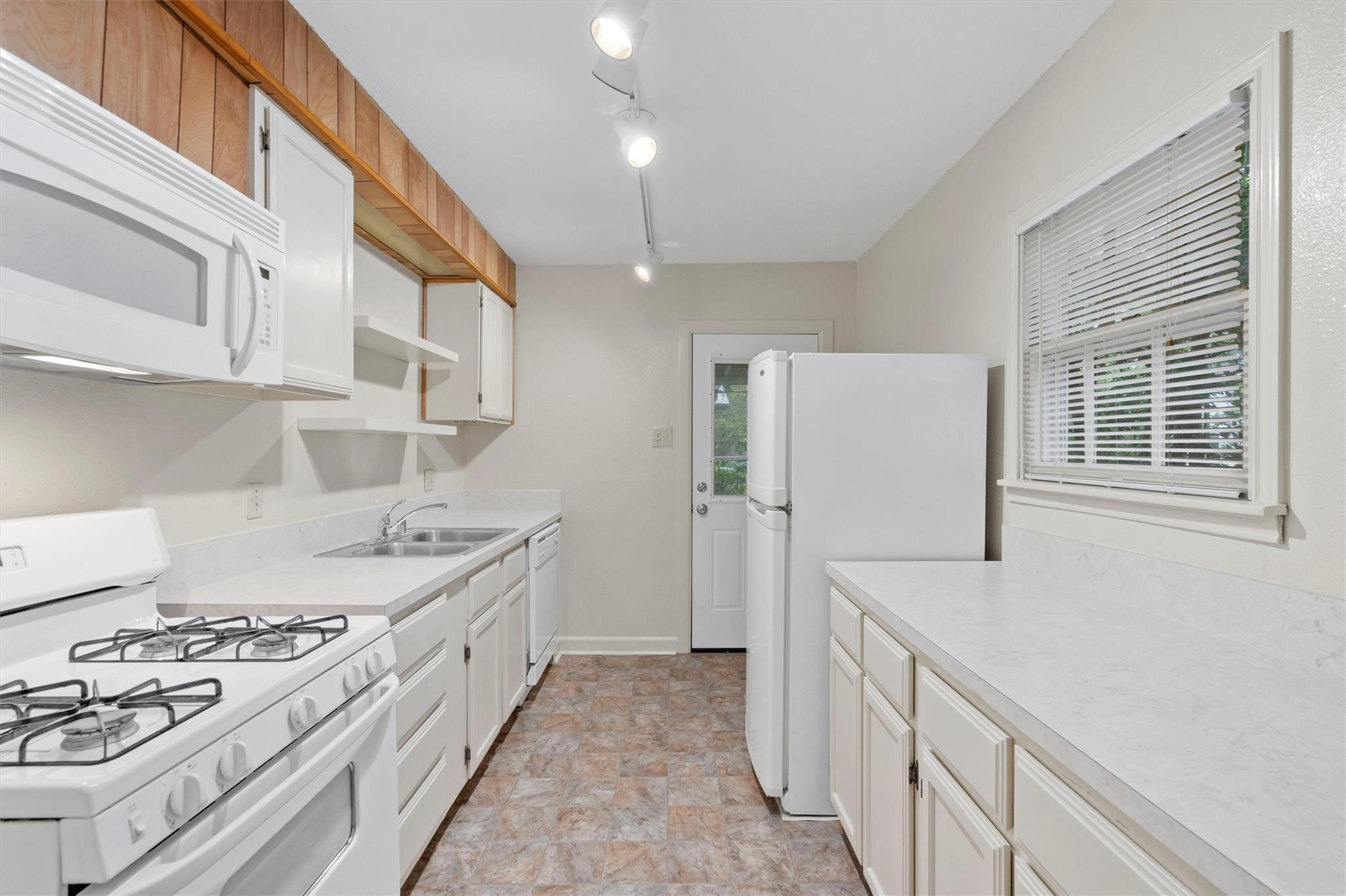 1511 Alguno RD, Austin