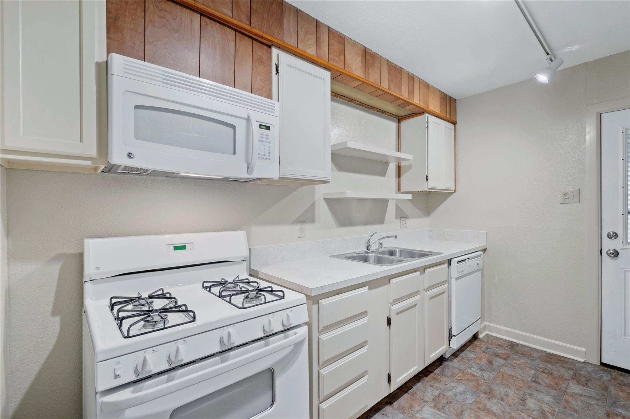 1511 Alguno RD, Austin