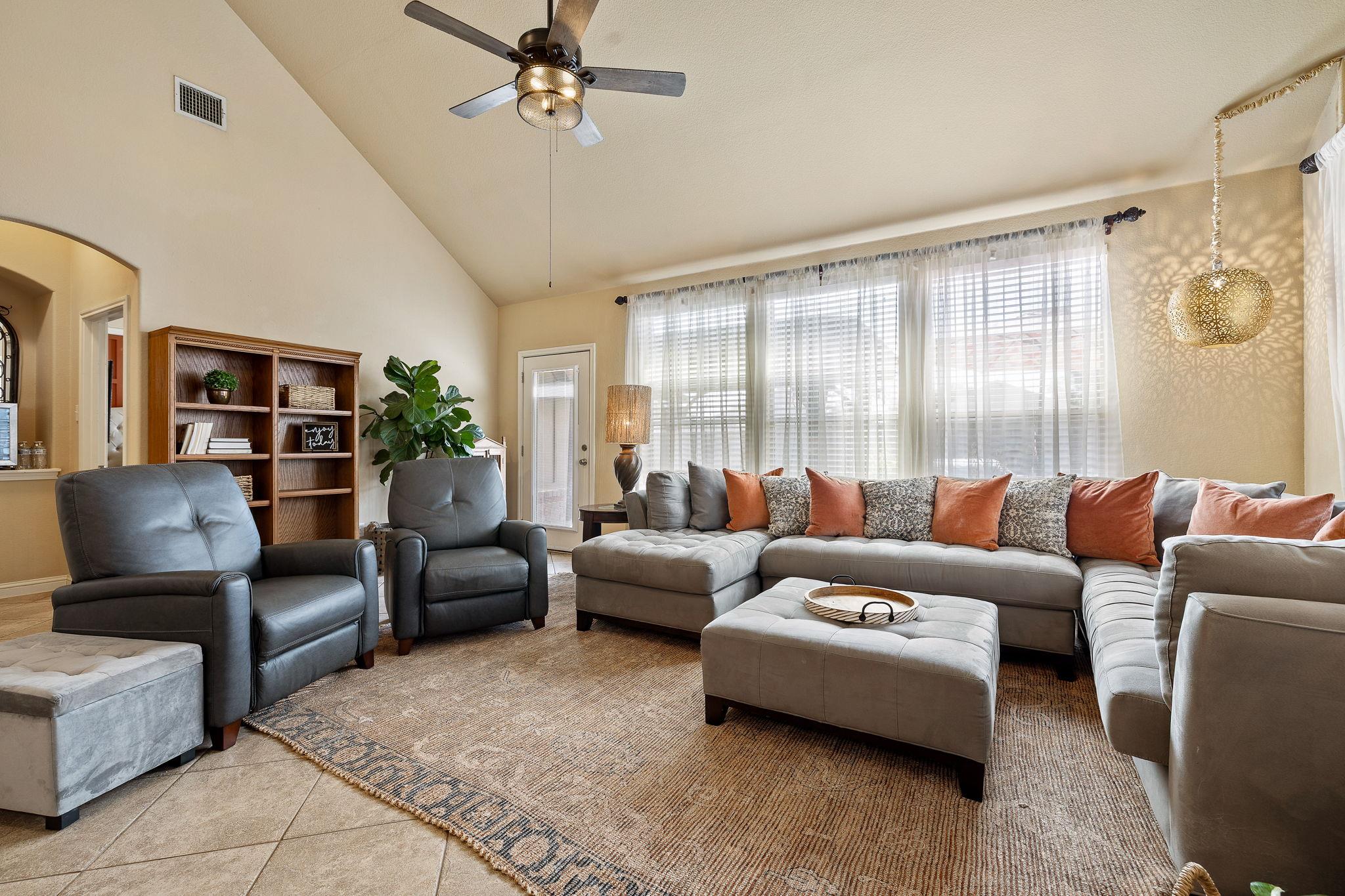 2494 Santa Barbara LOOP, Round Rock