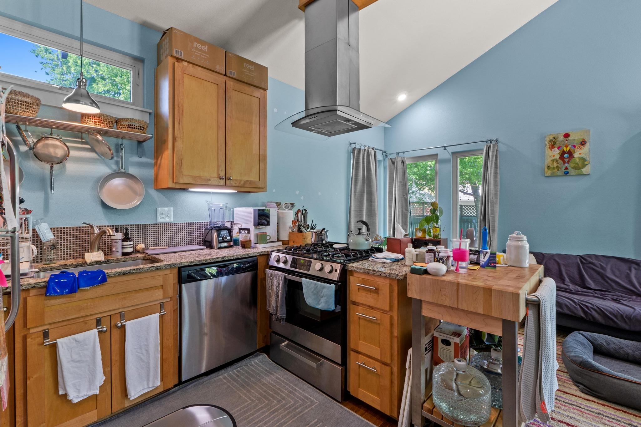 504 E 38th 1/2 ST
