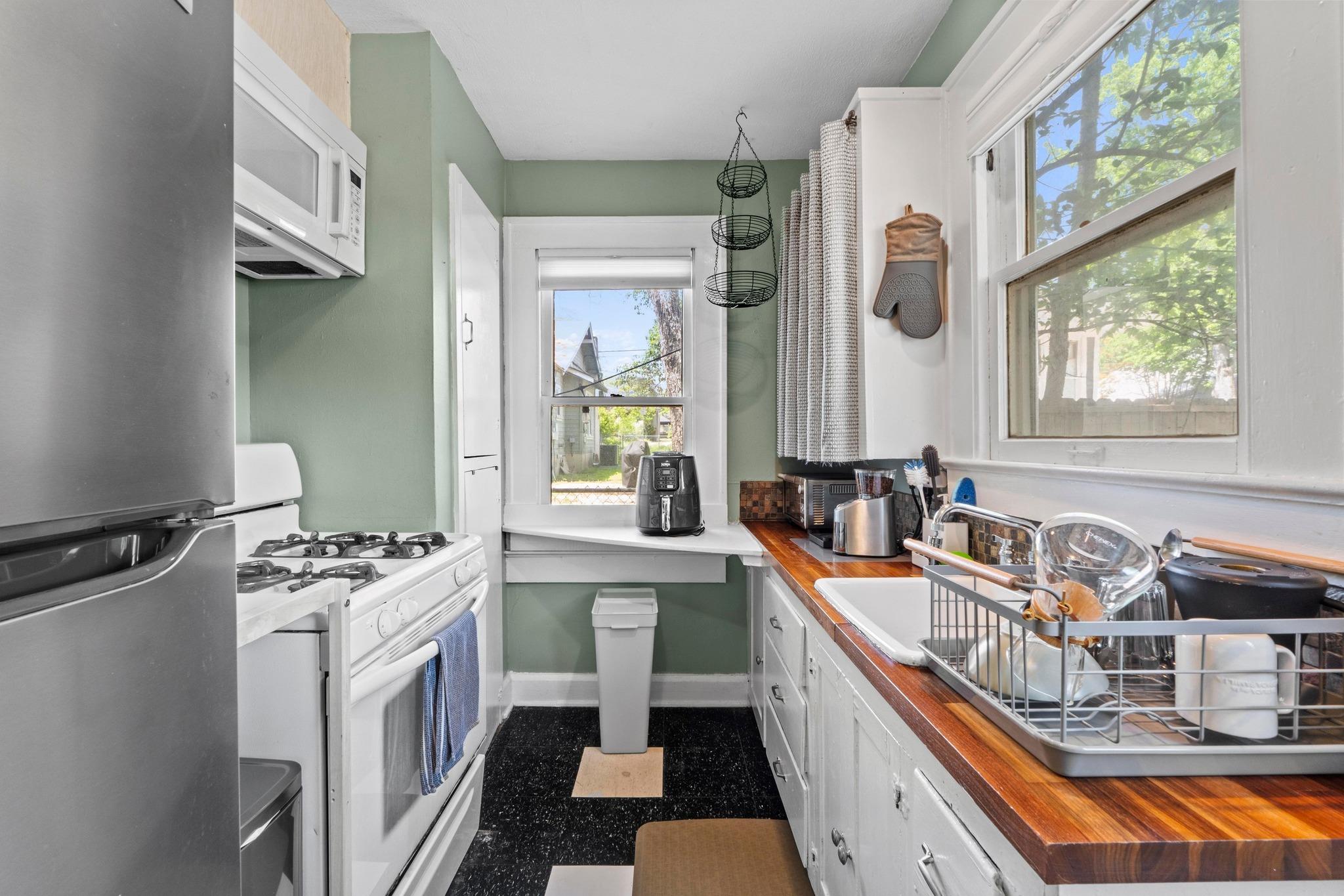 504 E 38th 1/2 ST