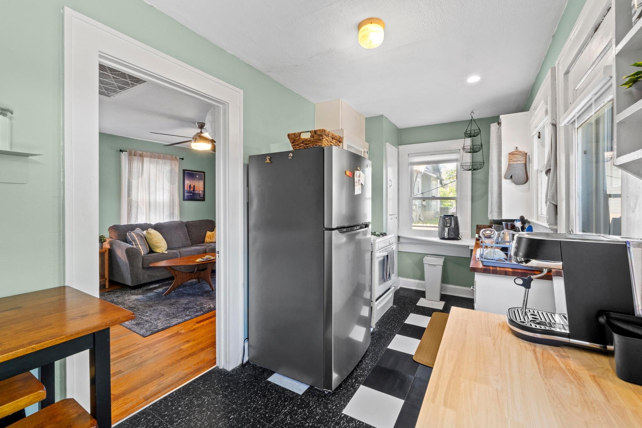 504 E 38th 1/2 ST