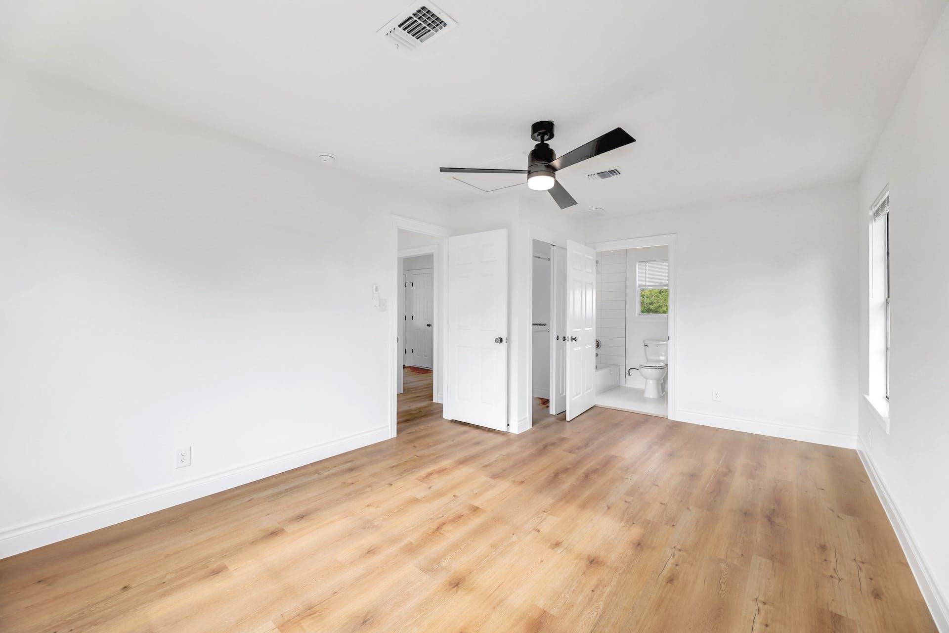 306 W Stassney LN Unit: 1&2