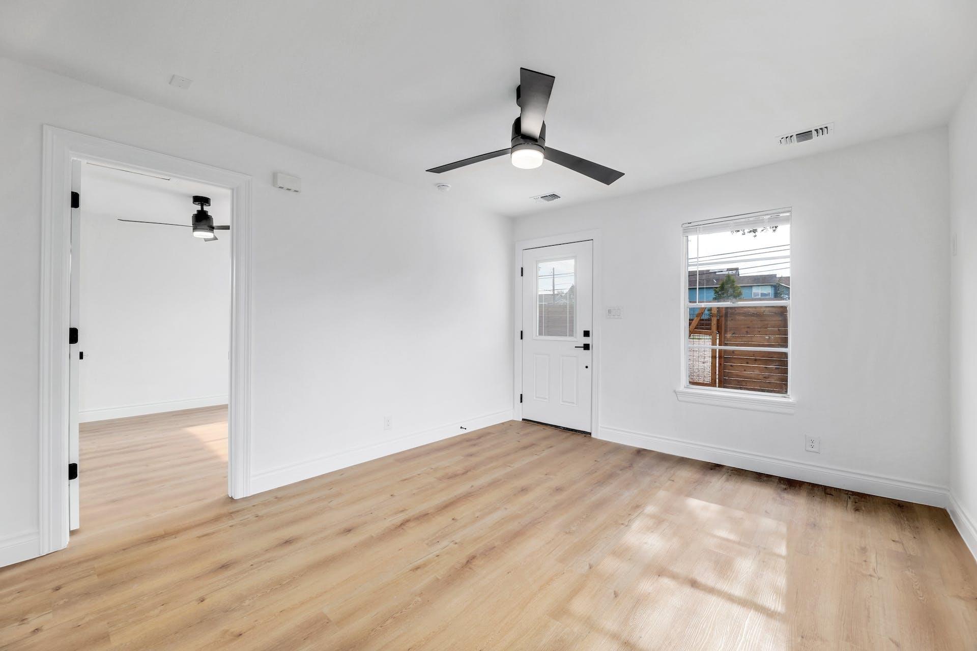 306 W Stassney LN Unit: 1&2