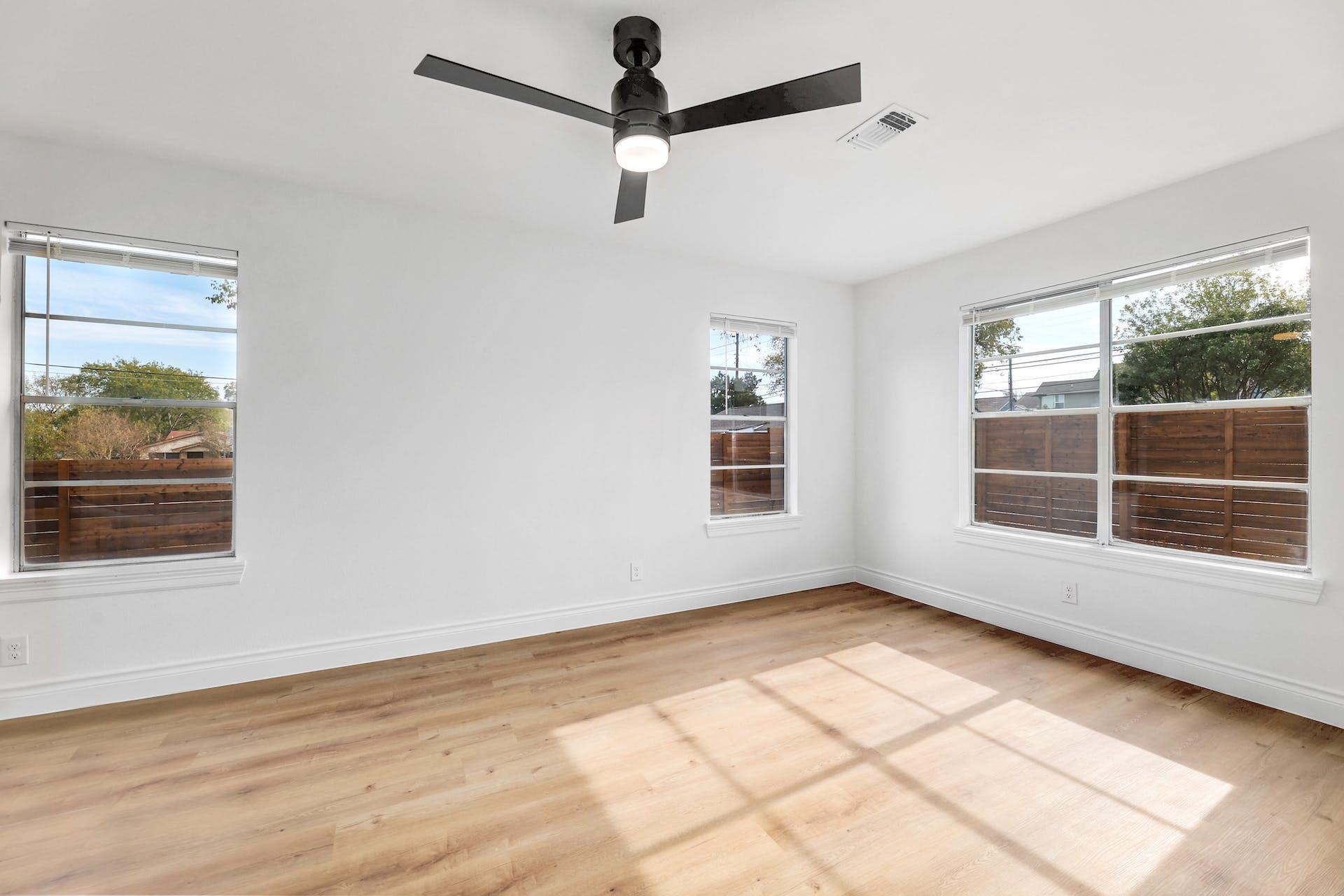 306 W Stassney LN Unit: 1&2