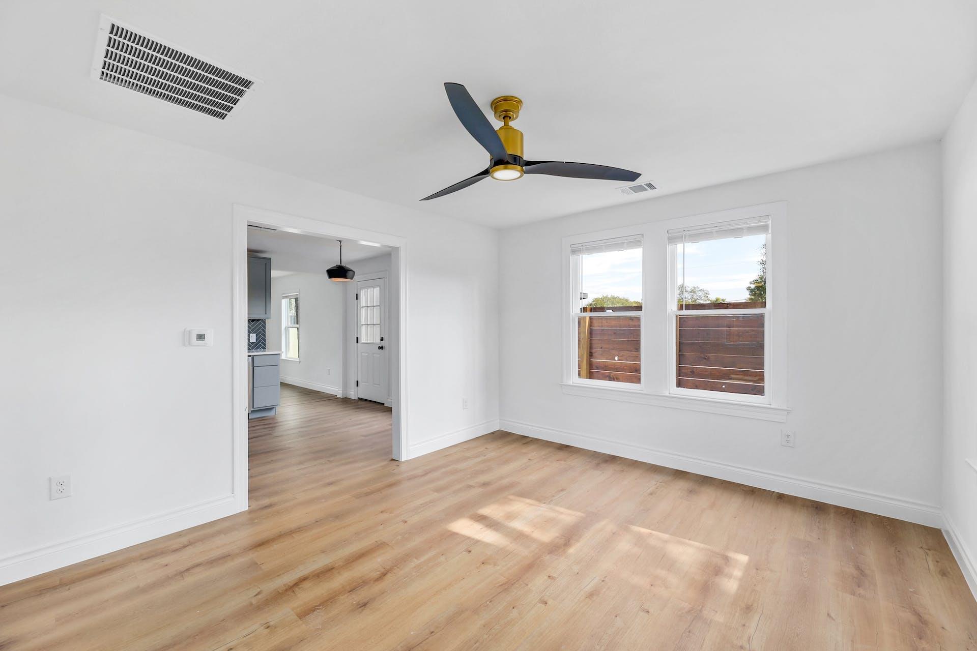 306 W Stassney LN Unit: 1&2