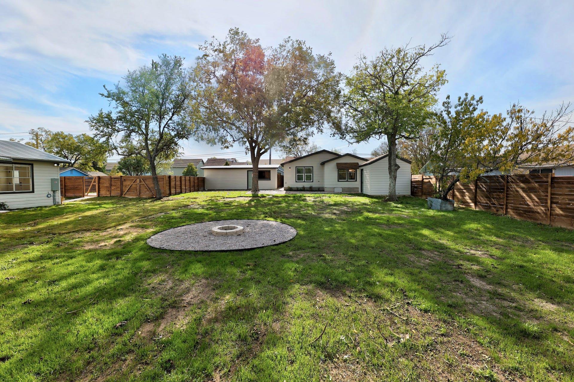 306 W Stassney LN Unit: 1&2