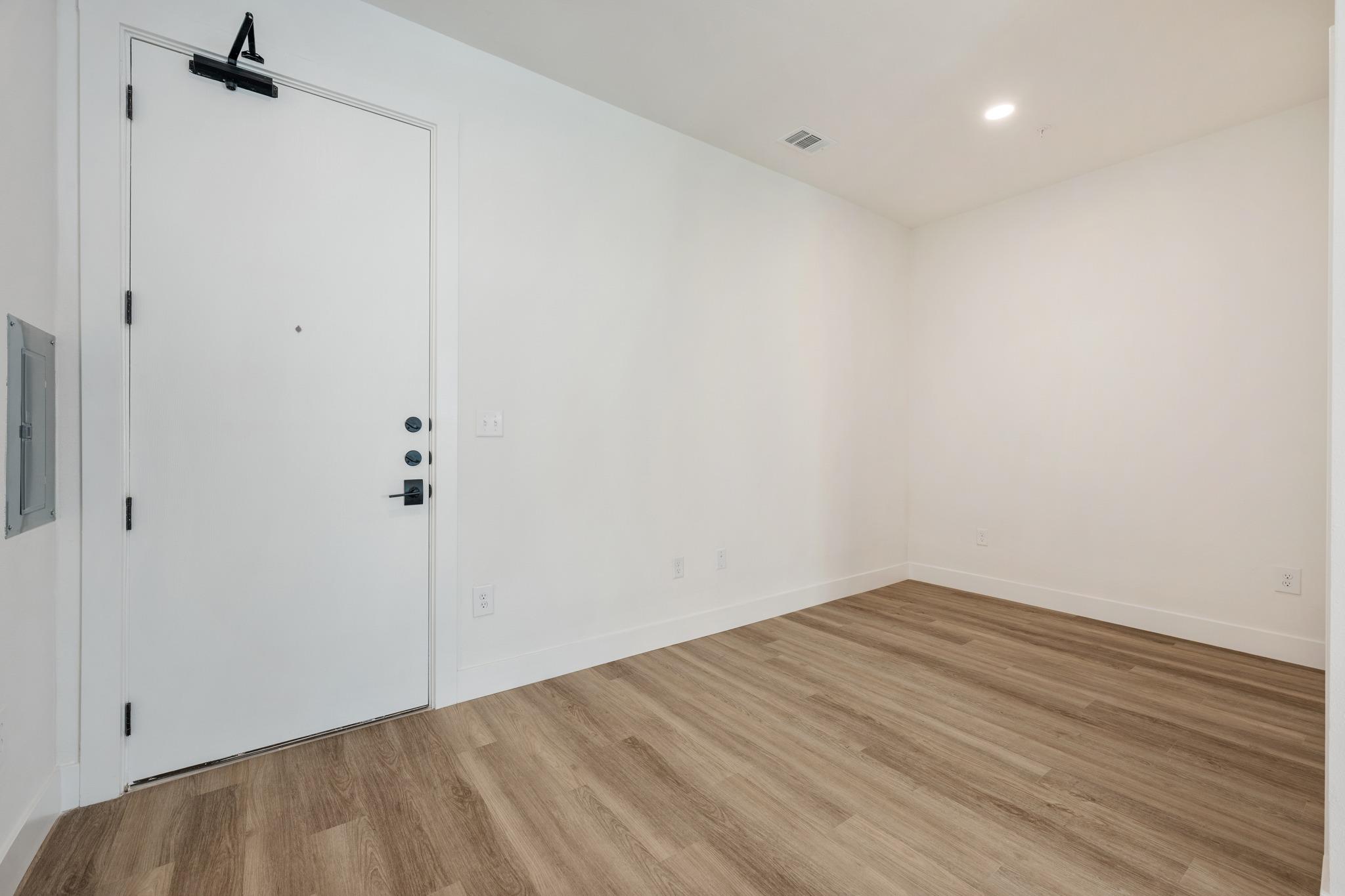 4315 S Congress Ave # 208