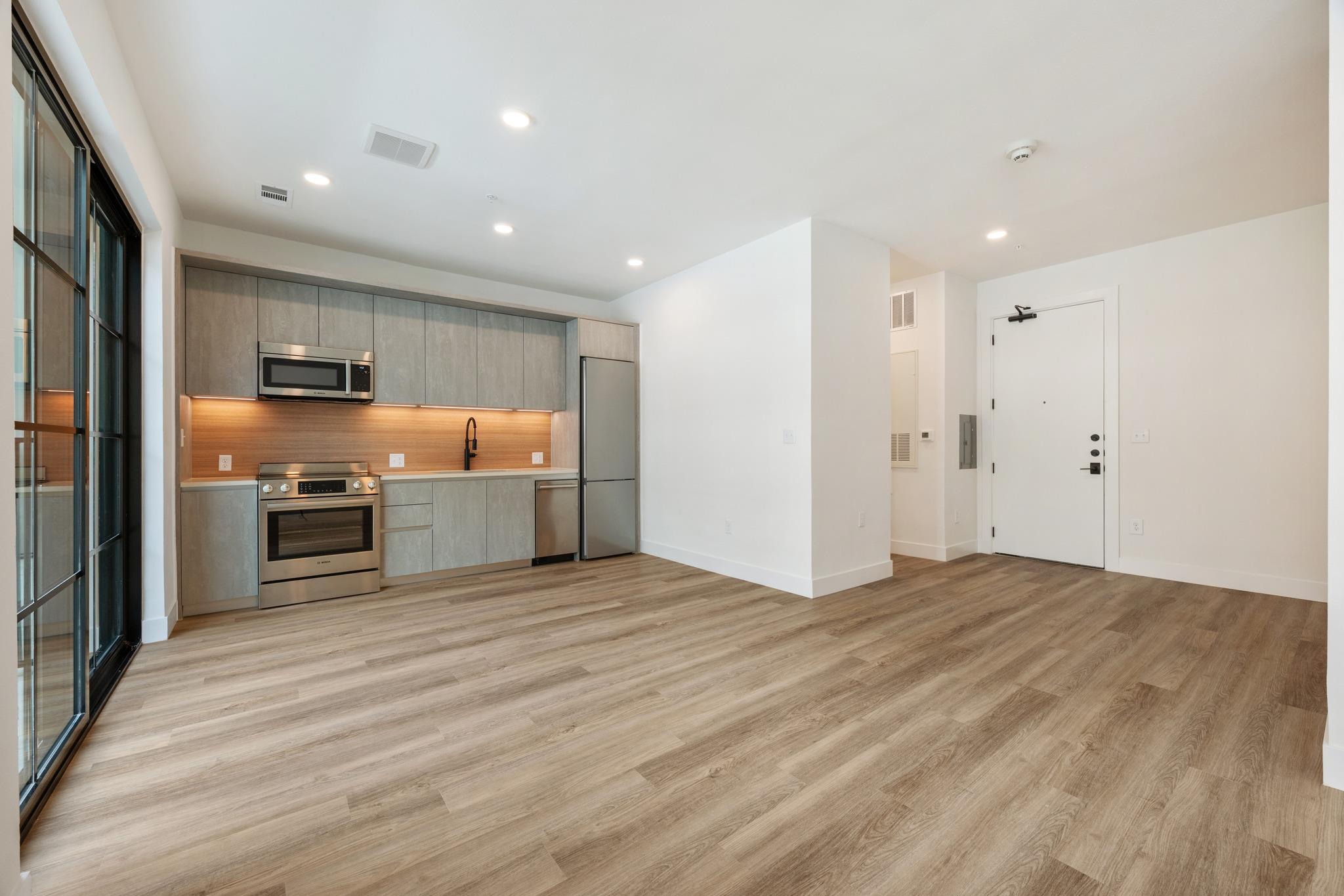 4315 S Congress Ave # 208