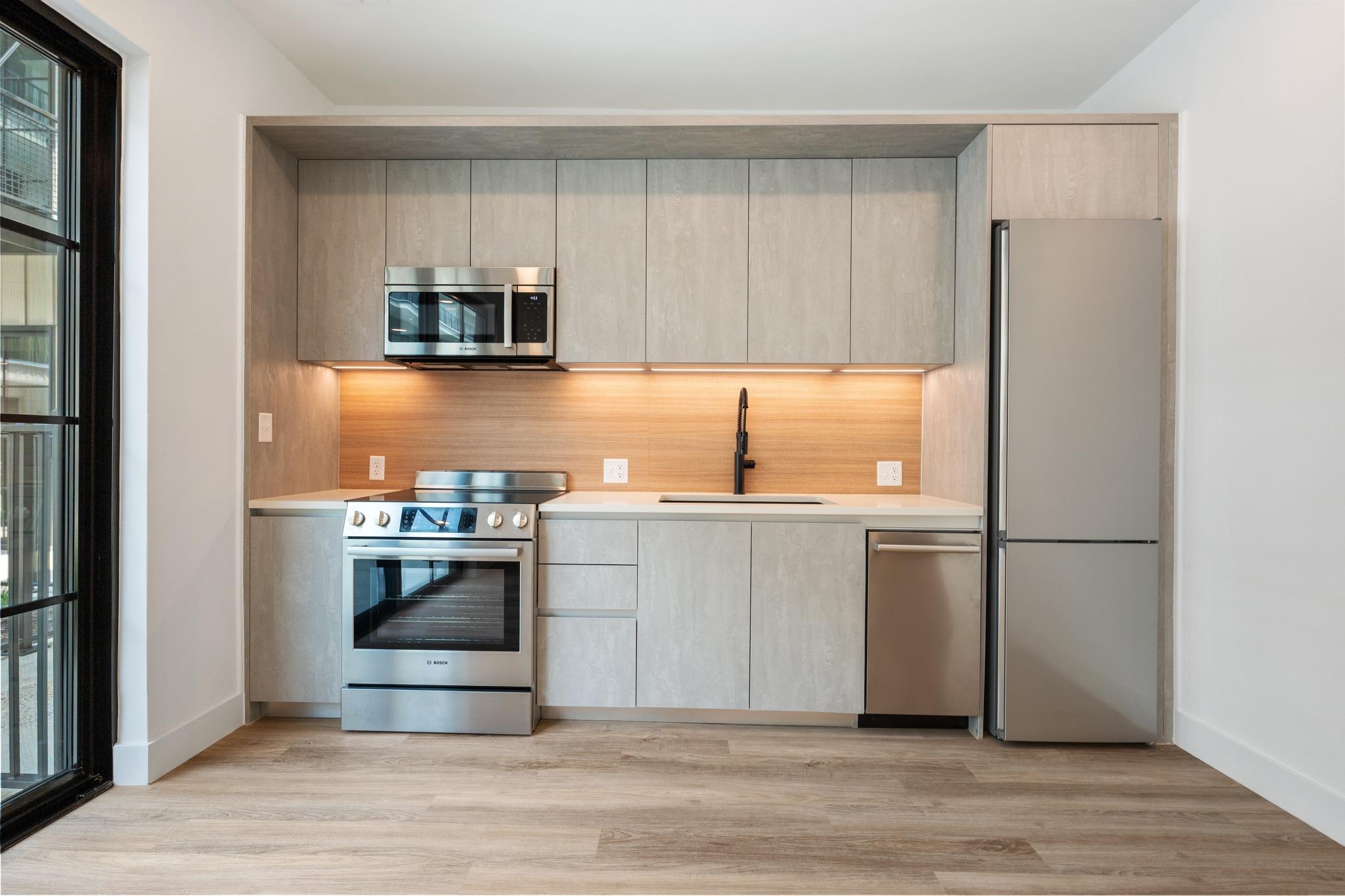 4315 S Congress Ave # 208