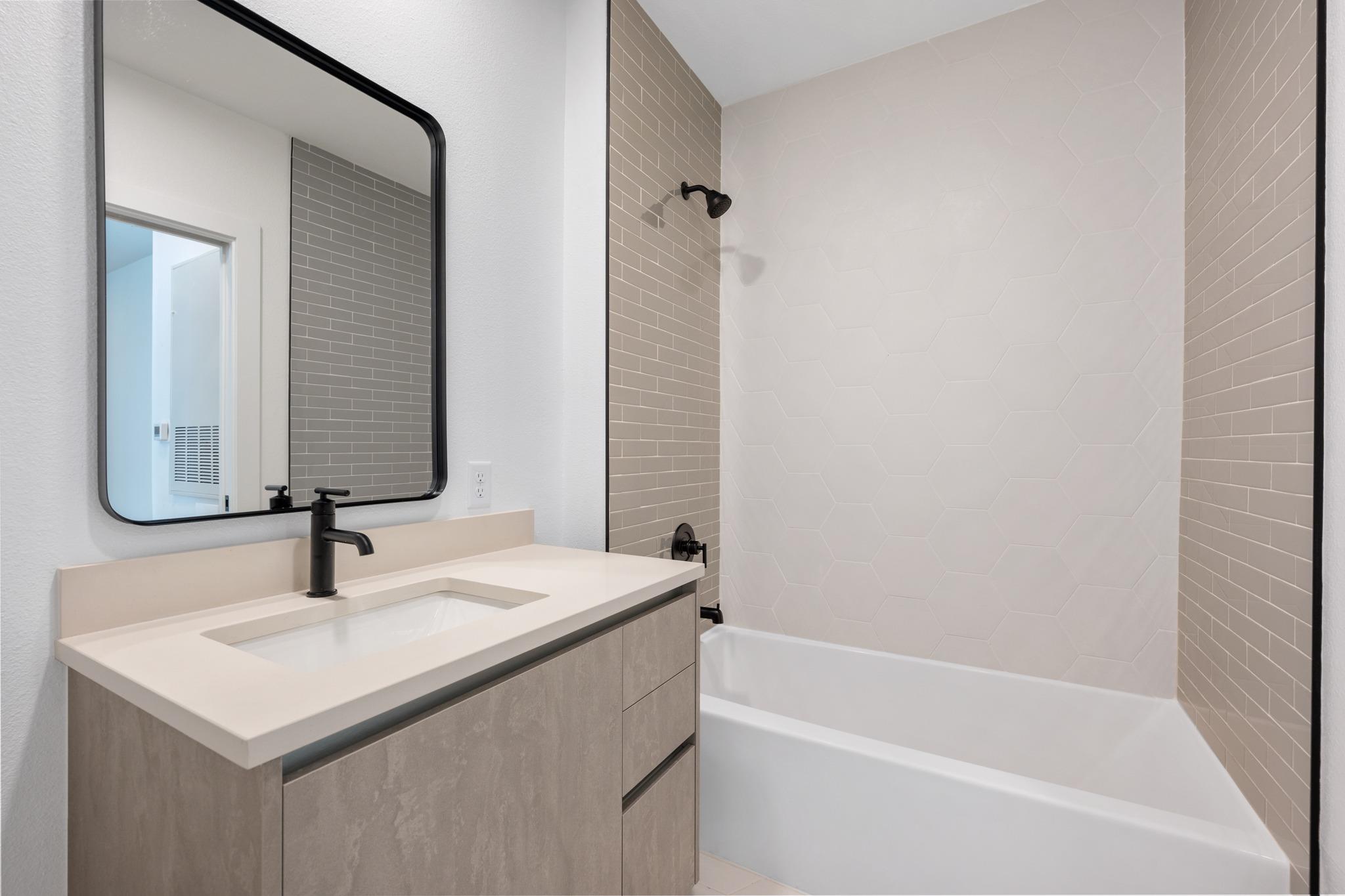 4315 S Congress Ave # 208