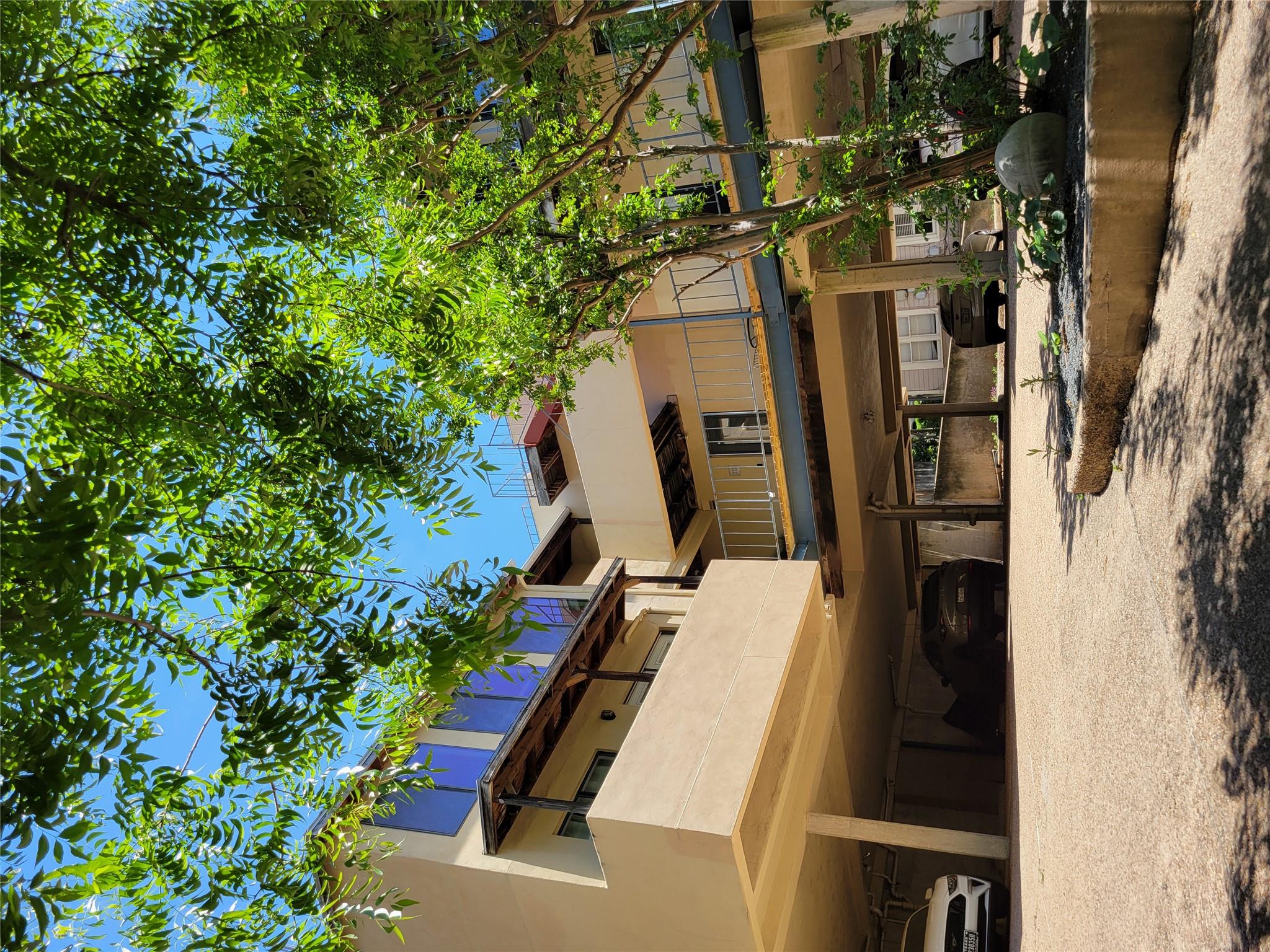 1106 W 6th ST # 212