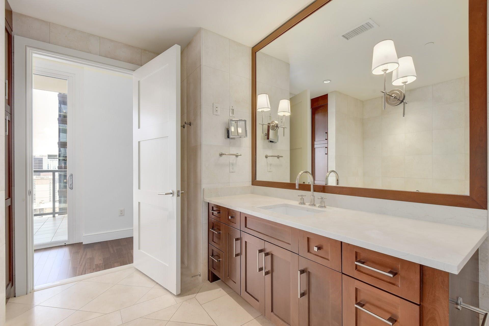 98 San Jacinto BLVD # 1603