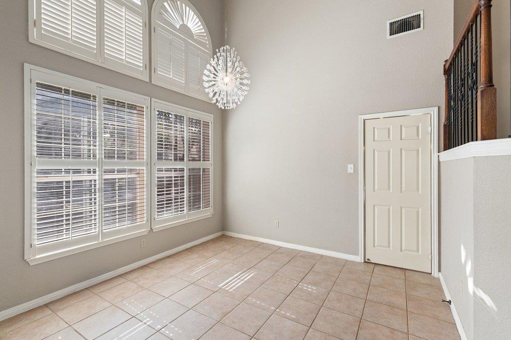 6215 John Chisum LN