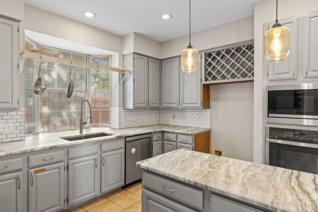 6215 John Chisum LN