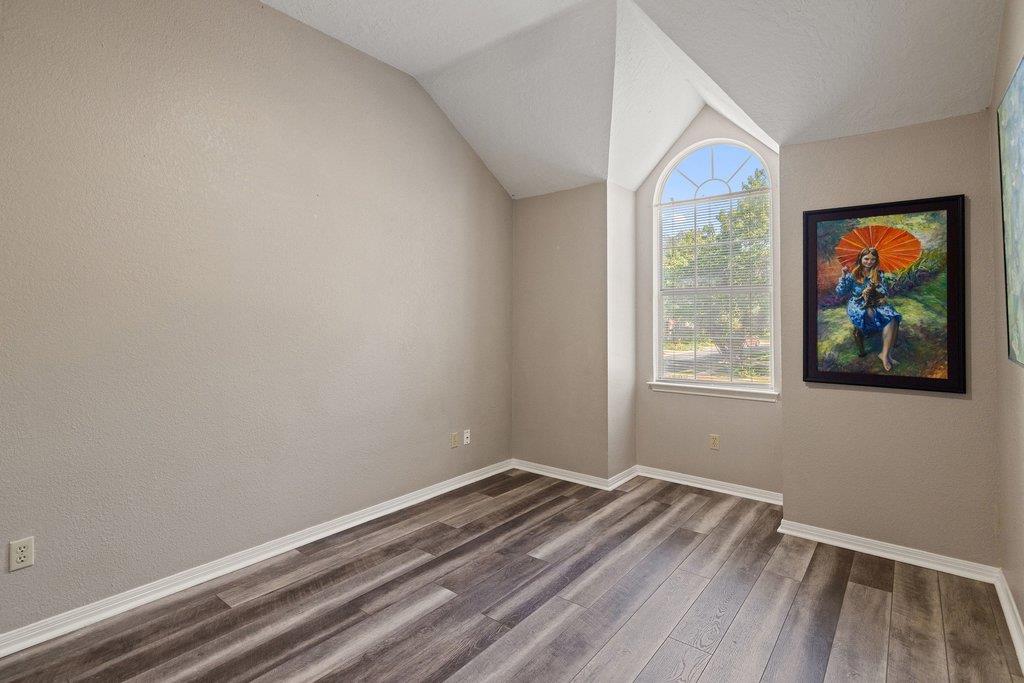 6215 John Chisum LN