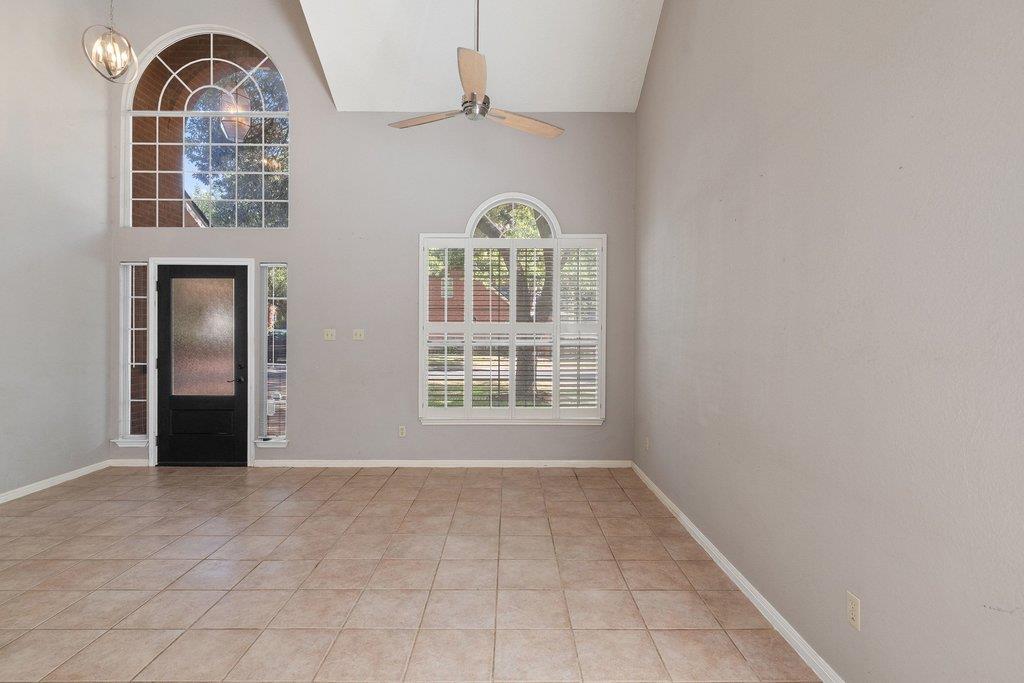 6215 John Chisum LN