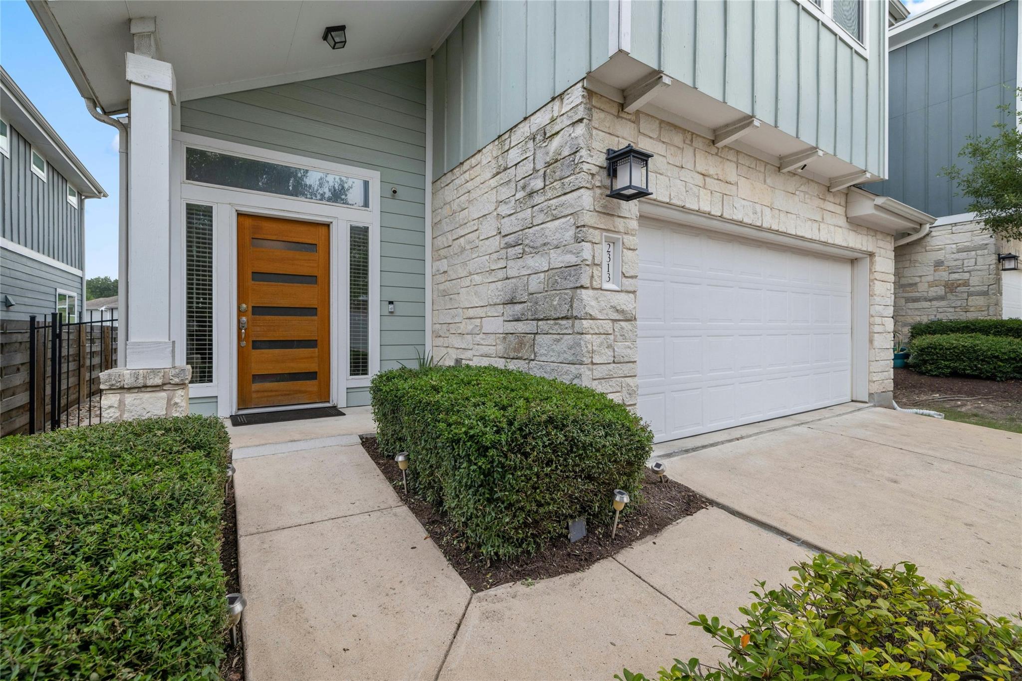 2313 Capulet ST