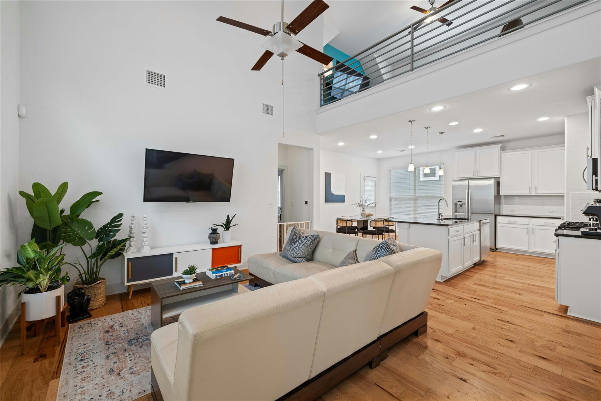 2313 Capulet ST