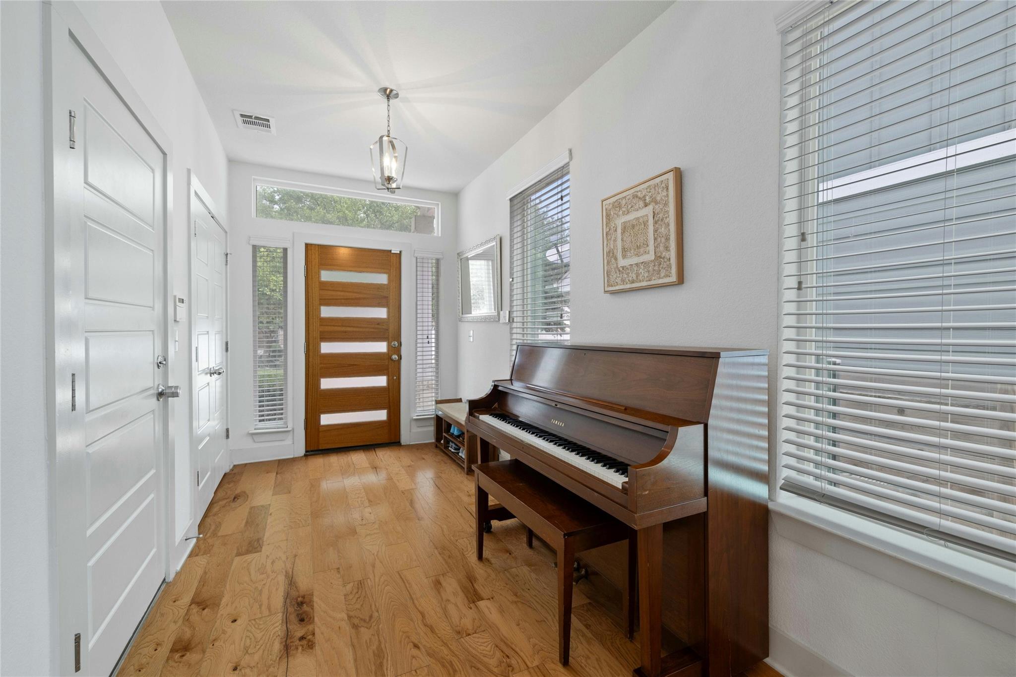 2313 Capulet ST
