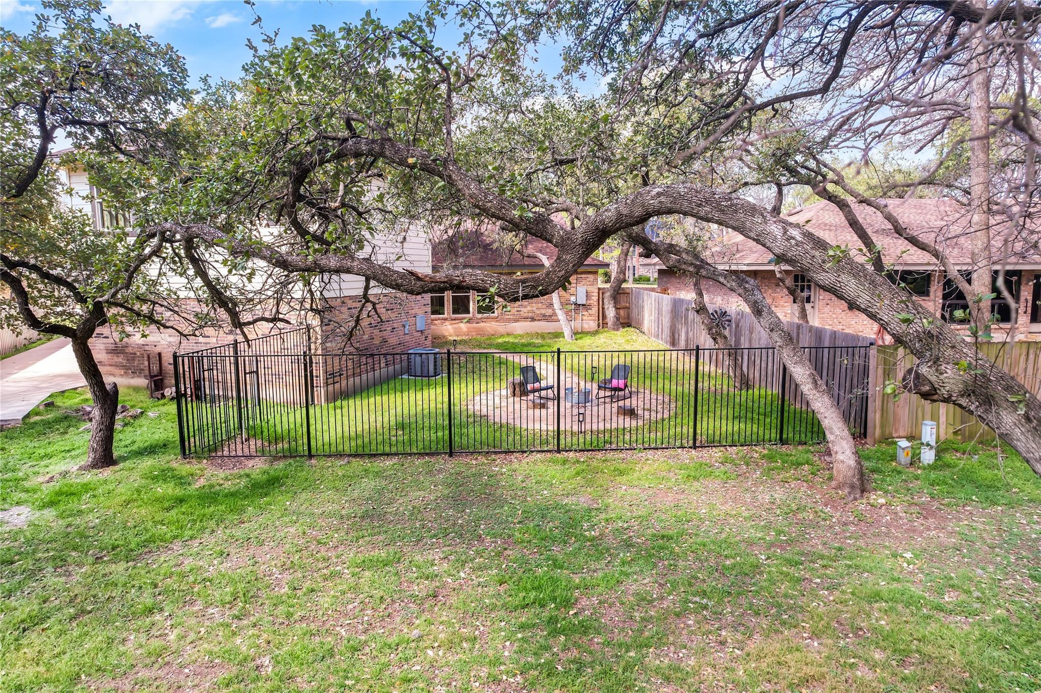 6905 Treaty Oak CIR