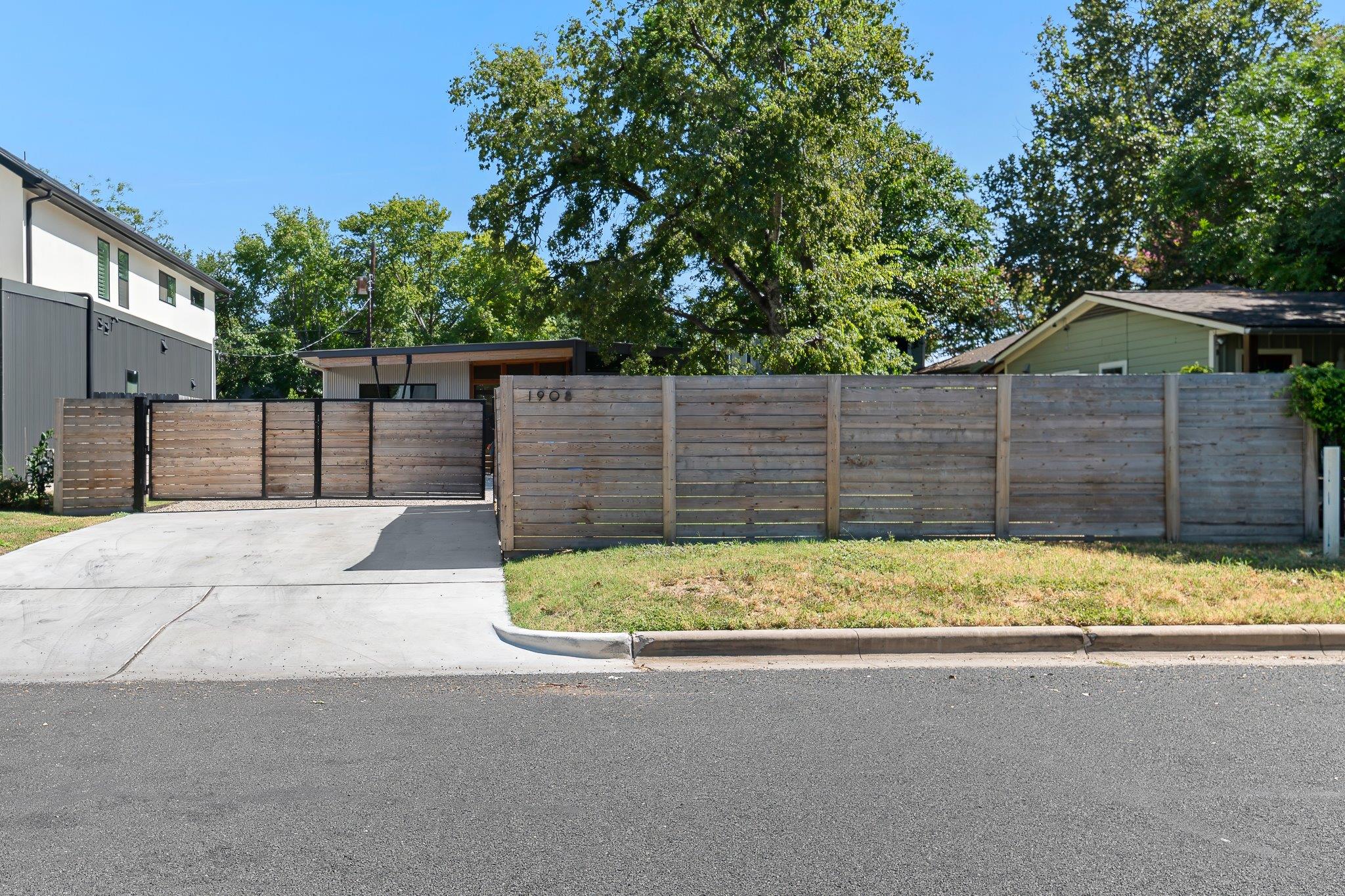 1908 Richcreek RD