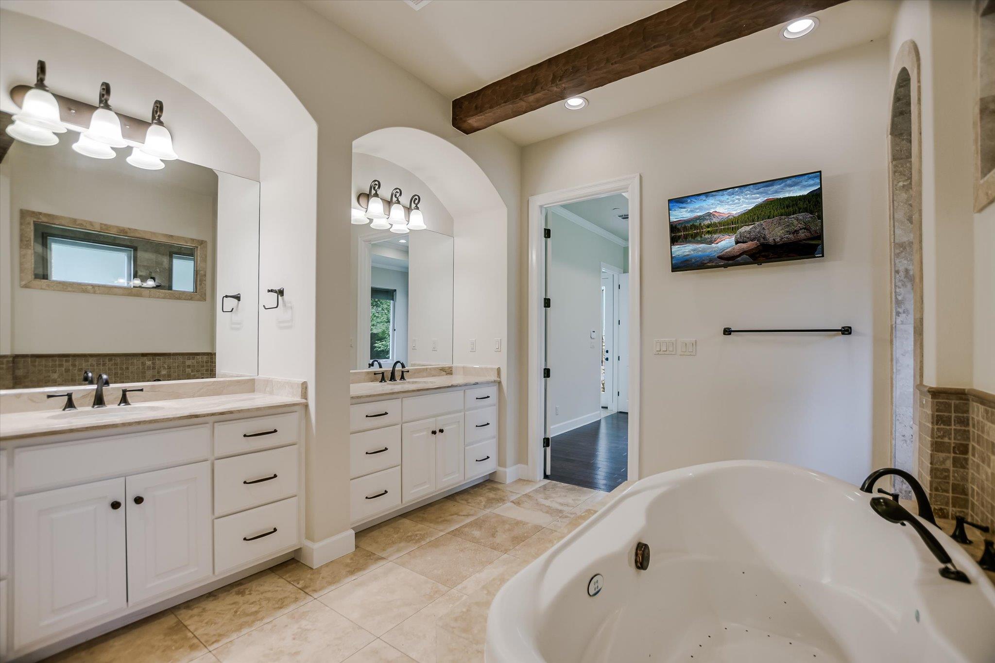 11 Inwood CIR
