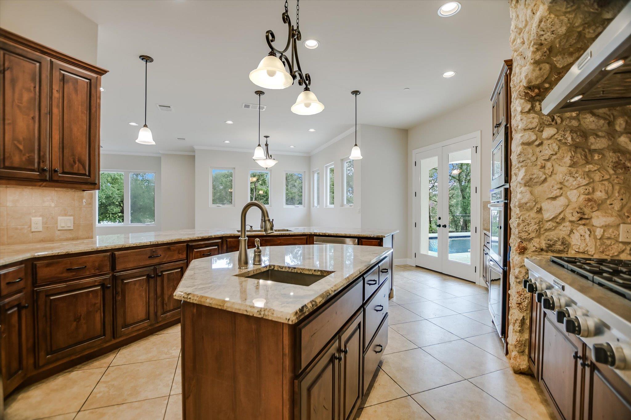 11 Inwood CIR