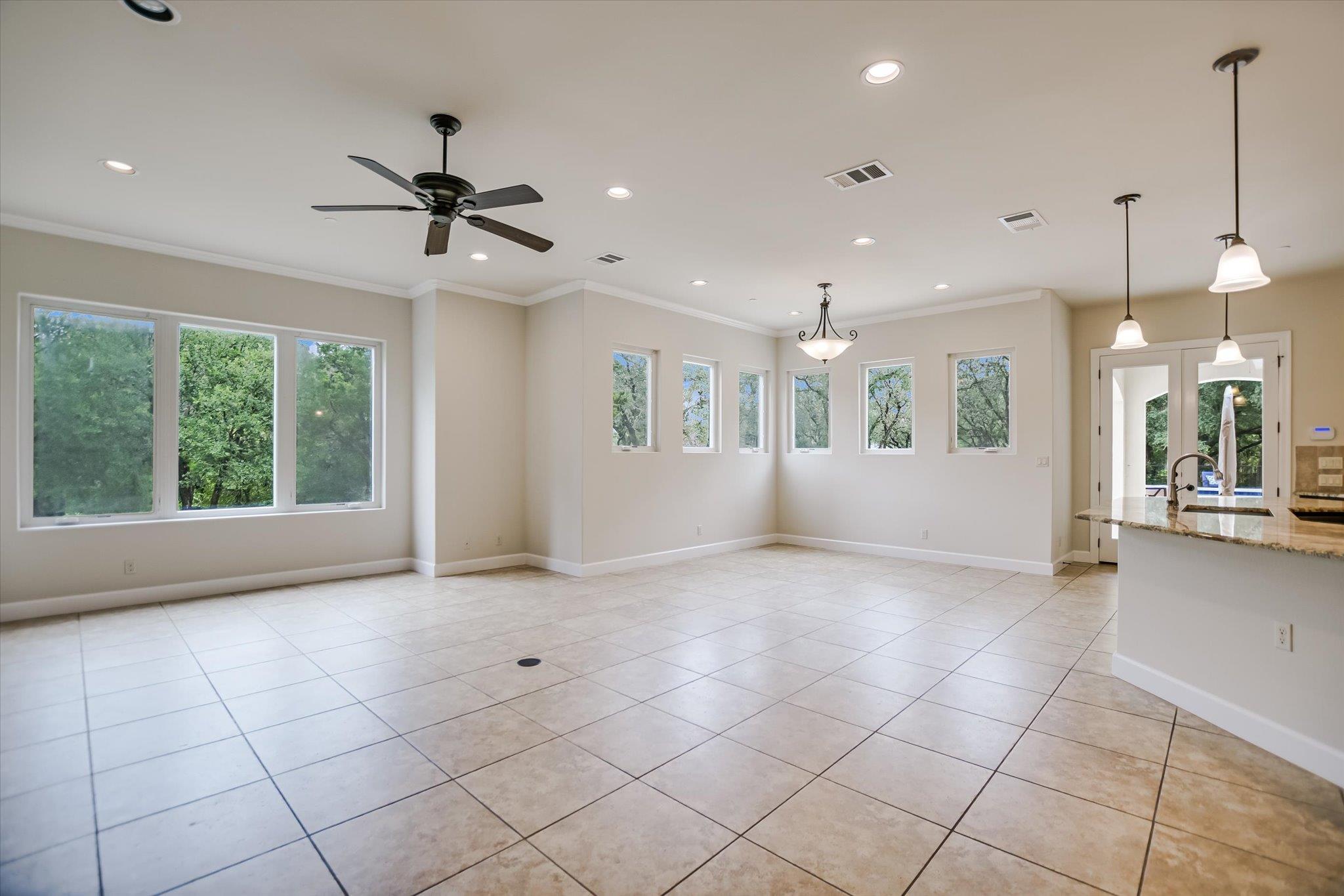 11 Inwood CIR