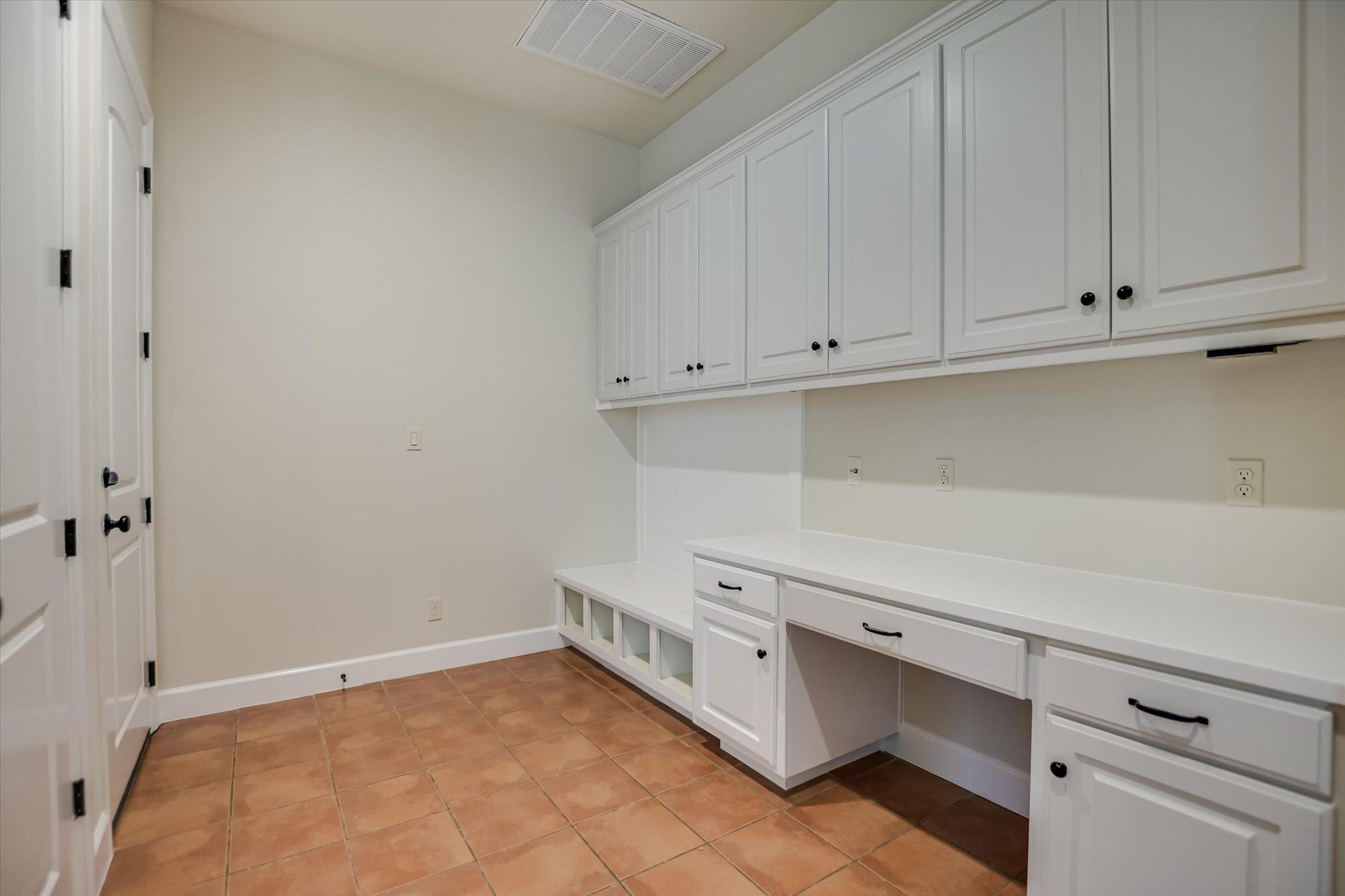 11 Inwood CIR