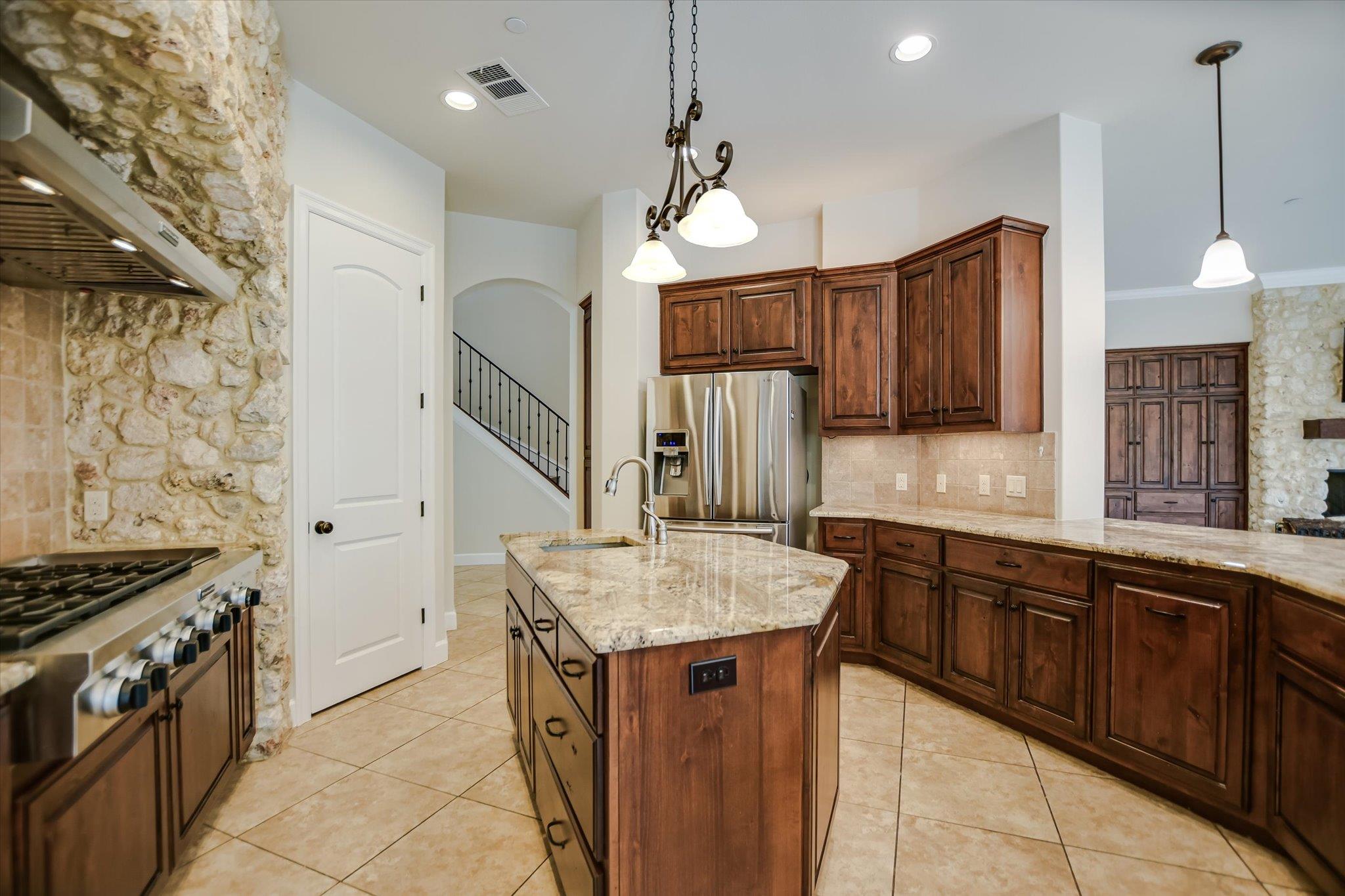 11 Inwood CIR