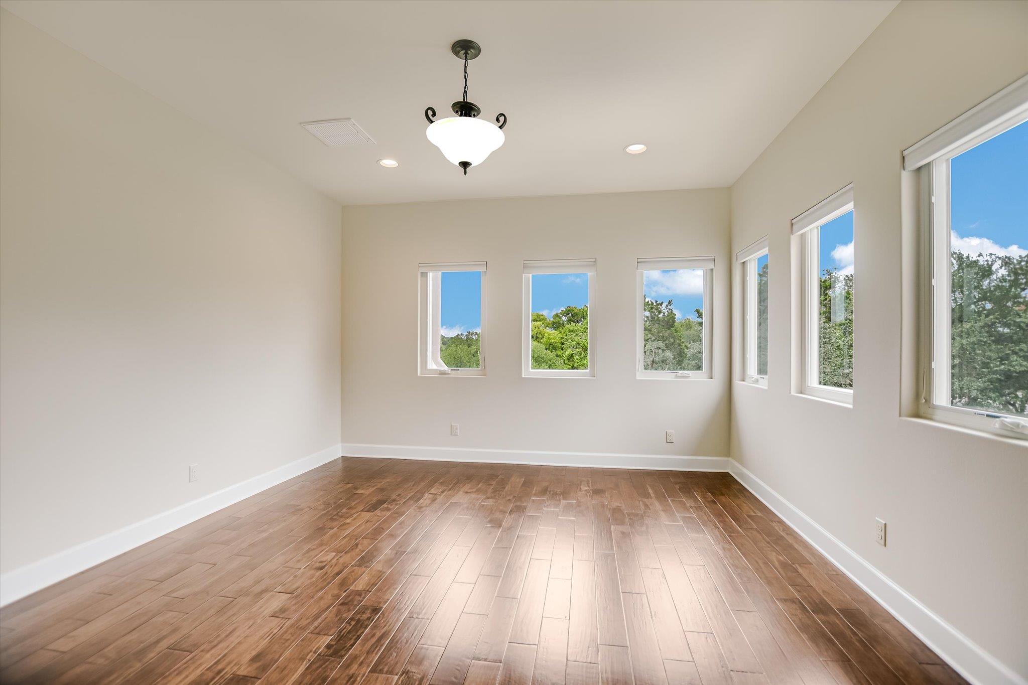 11 Inwood CIR