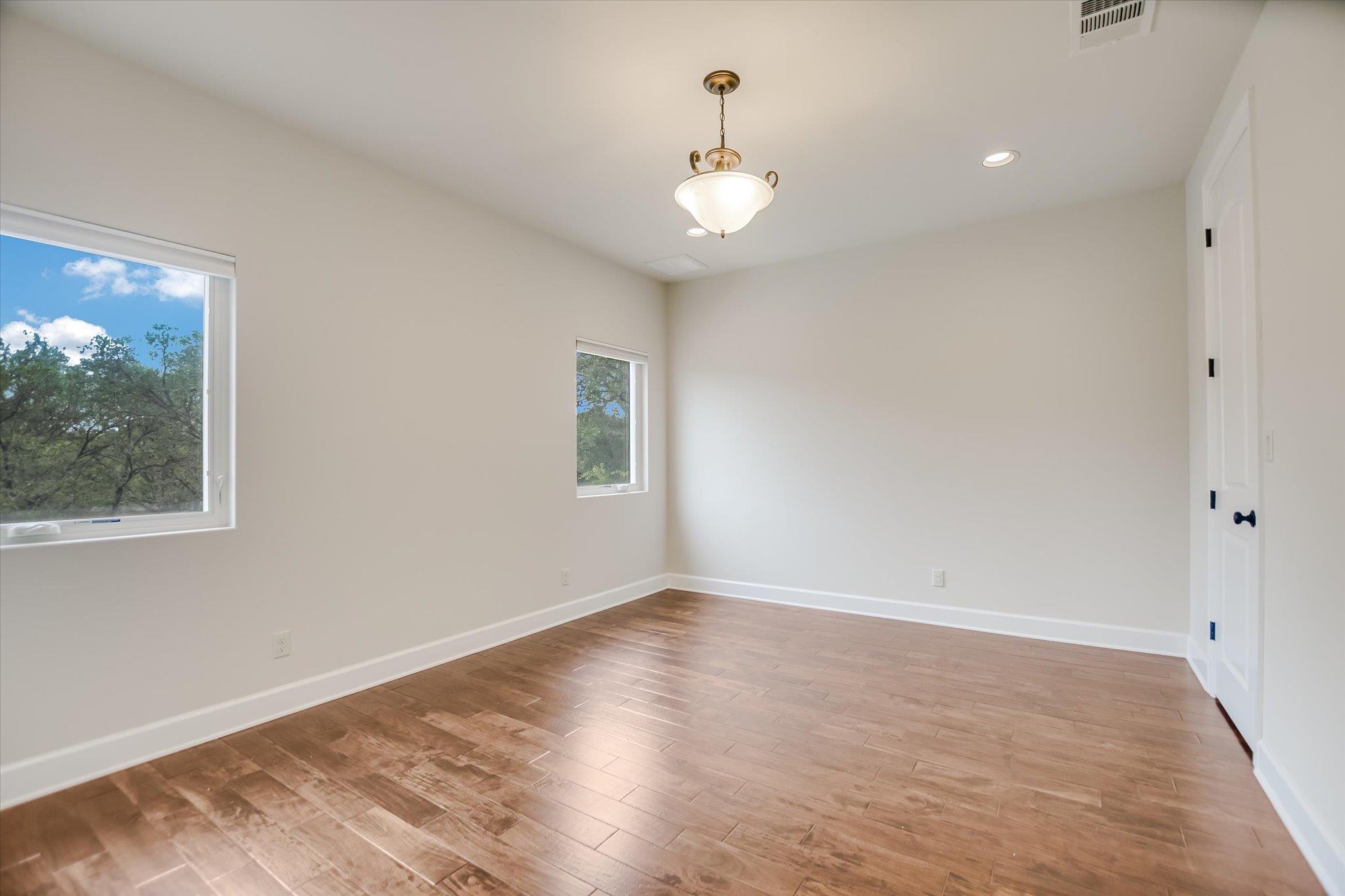 11 Inwood CIR