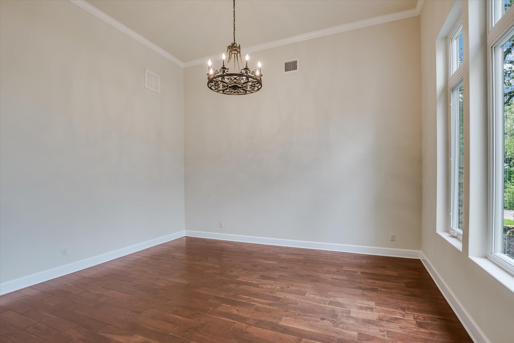 11 Inwood CIR