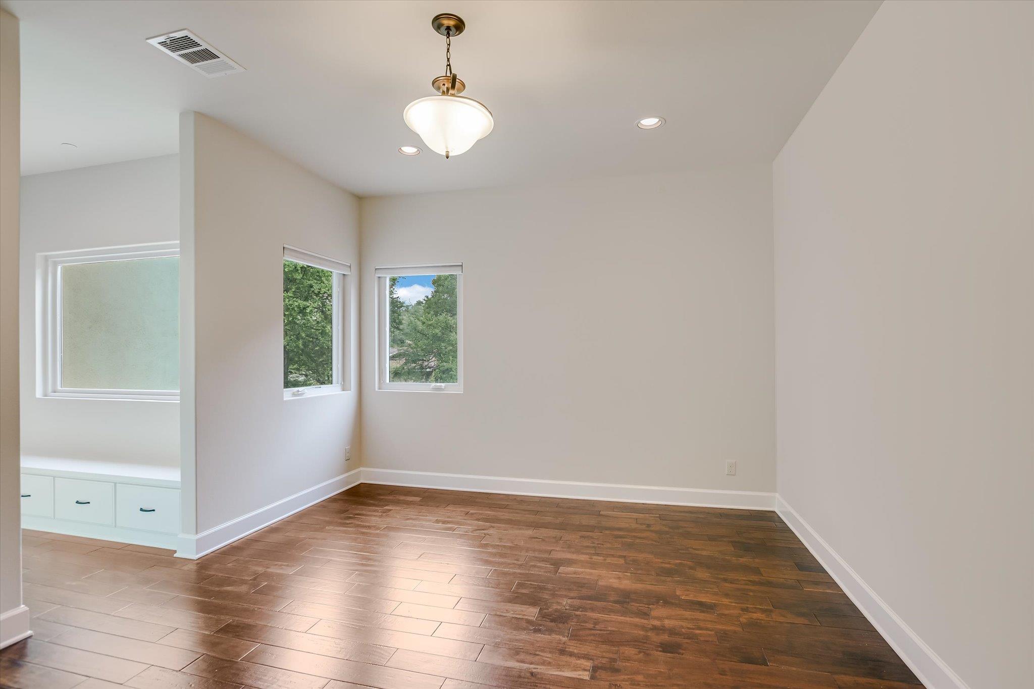 11 Inwood CIR