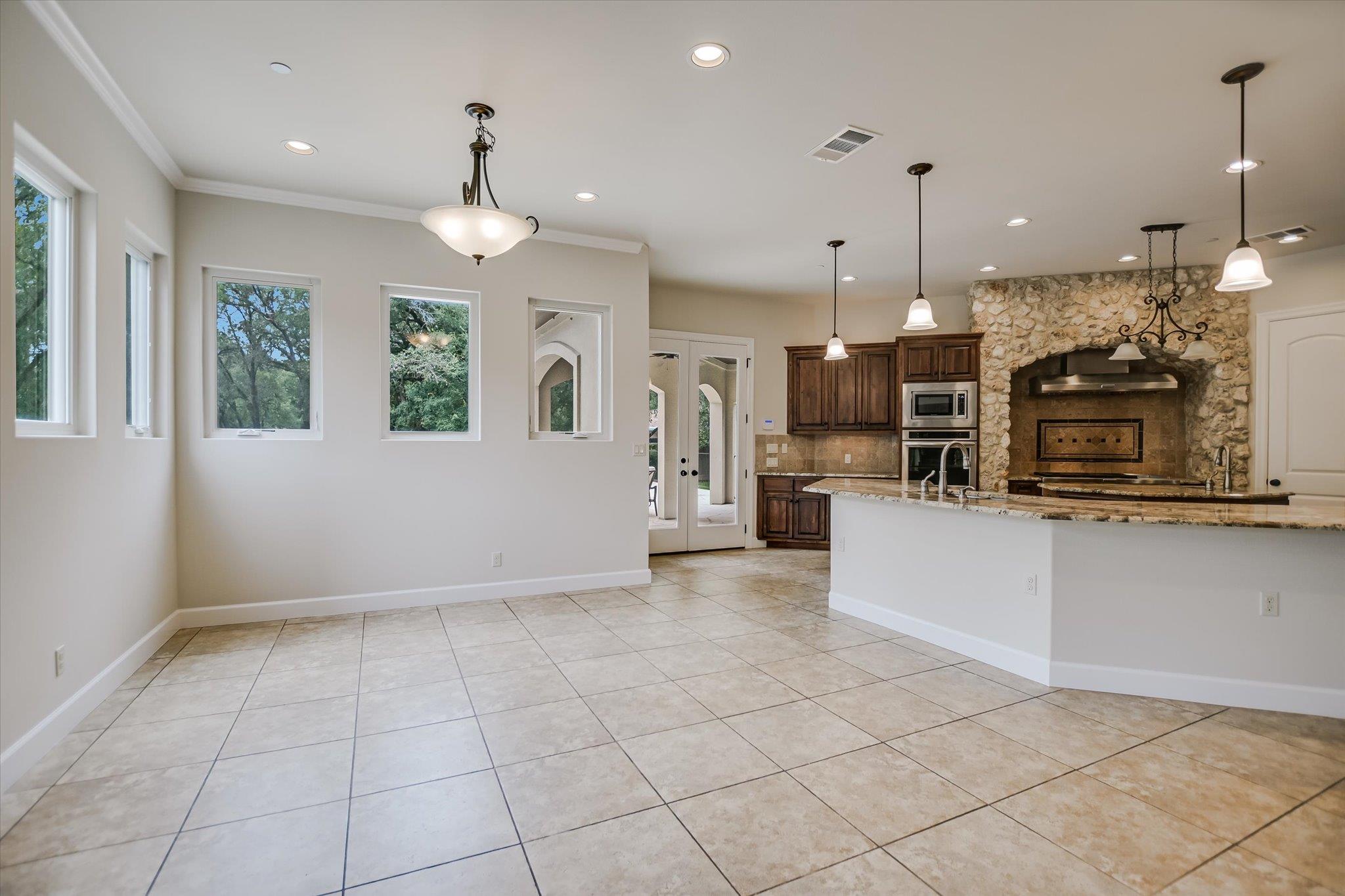 11 Inwood CIR