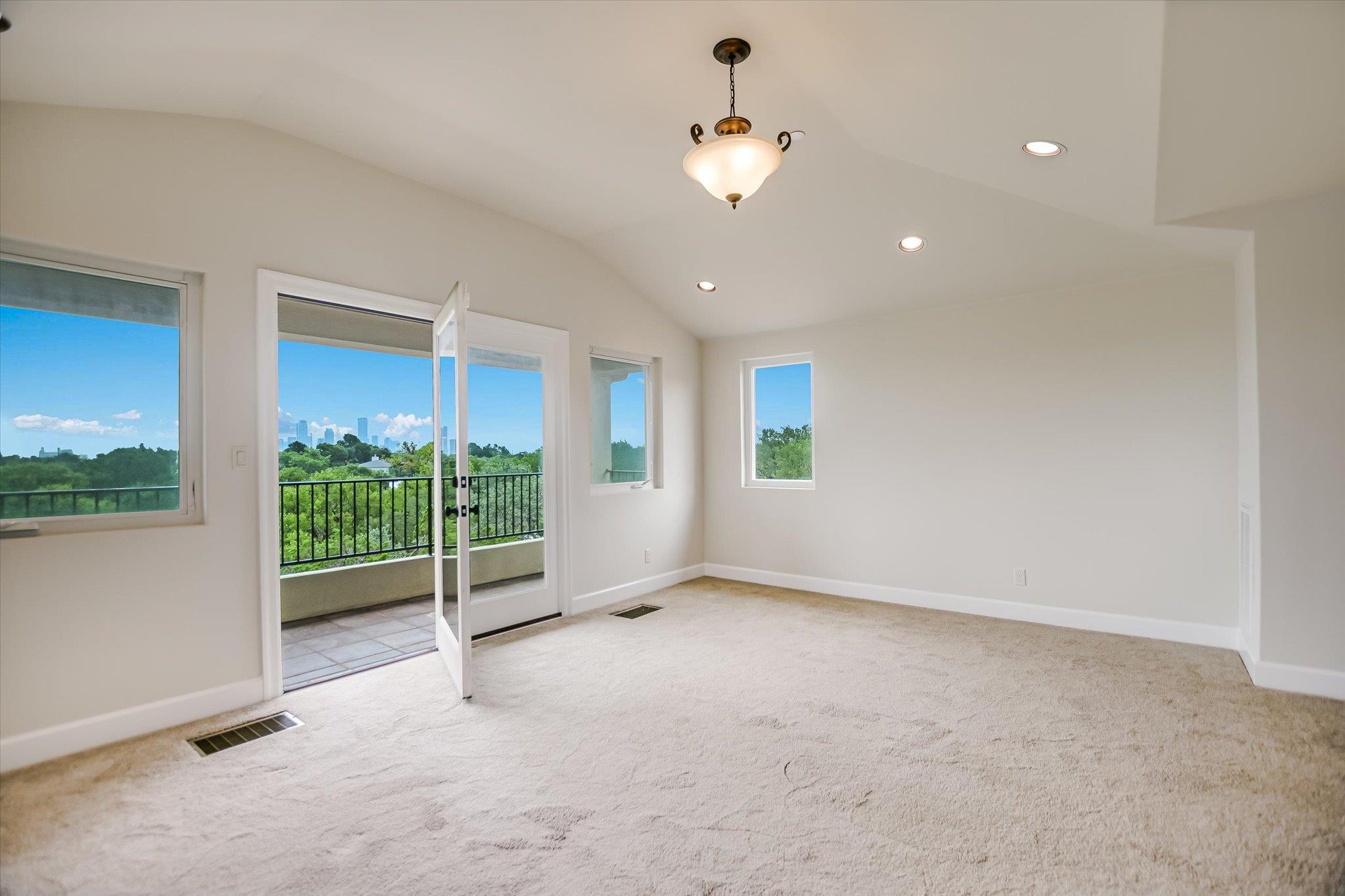 11 Inwood CIR