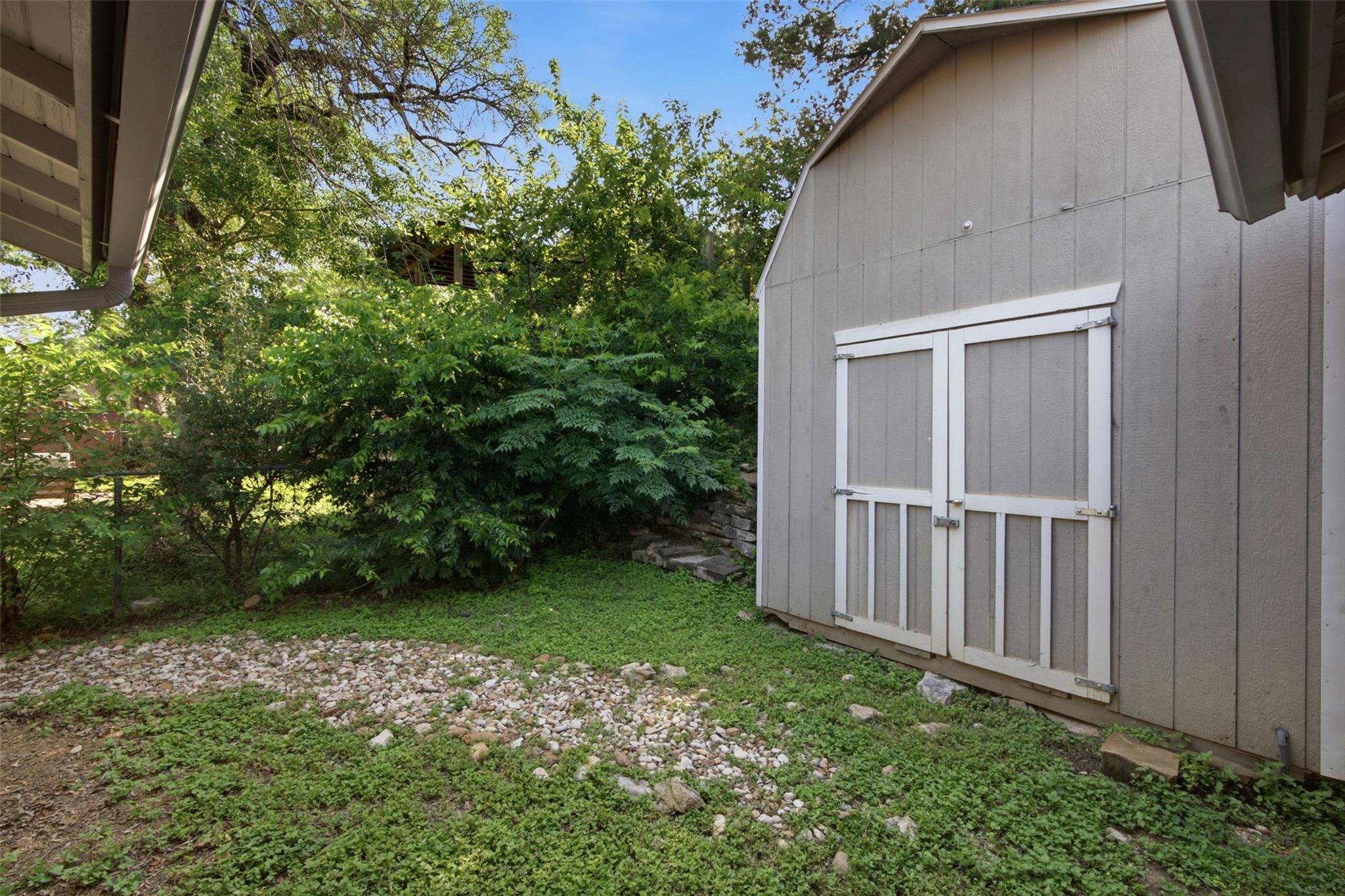 2704 Carnarvon LN
