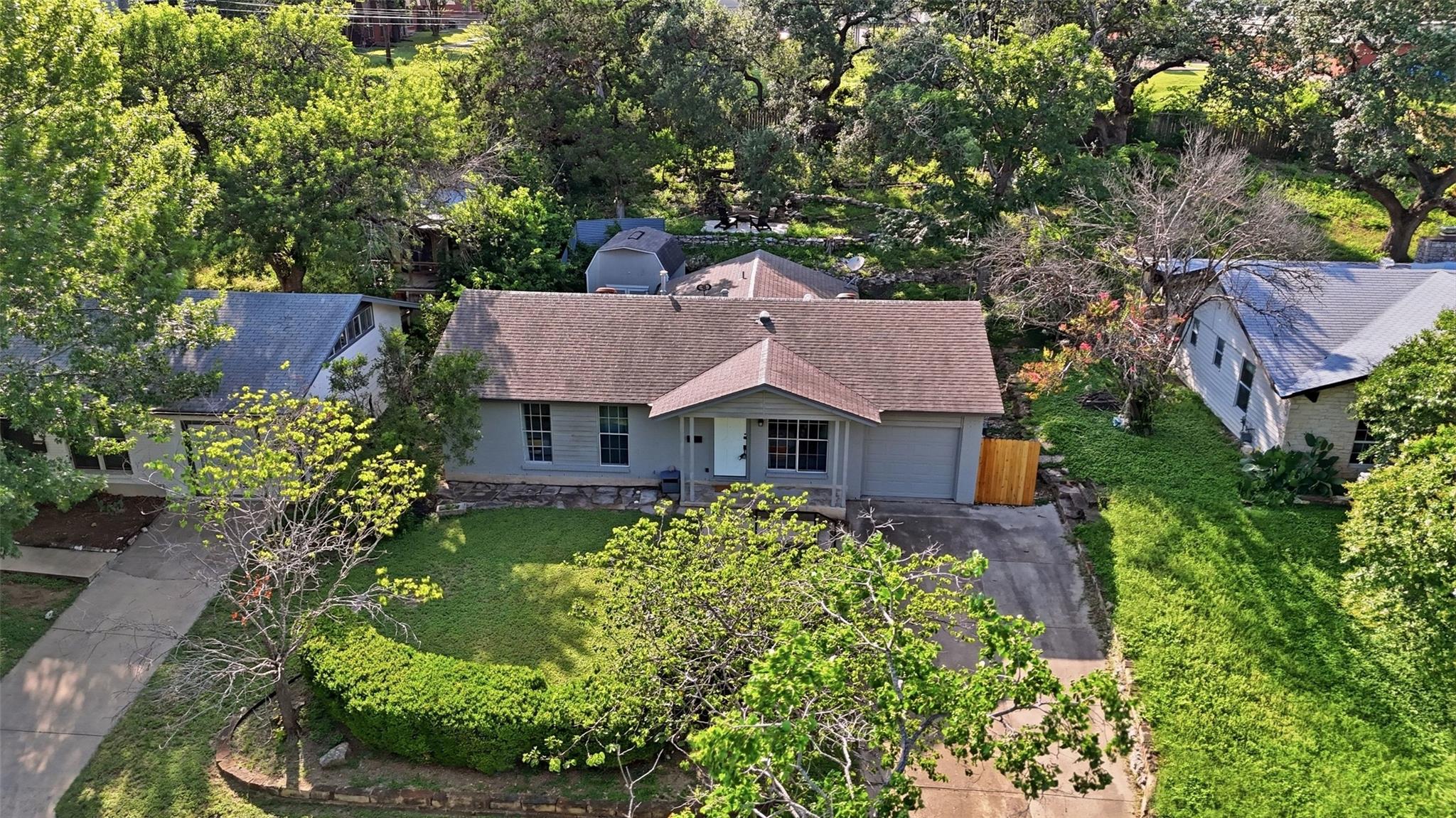 2704 Carnarvon LN